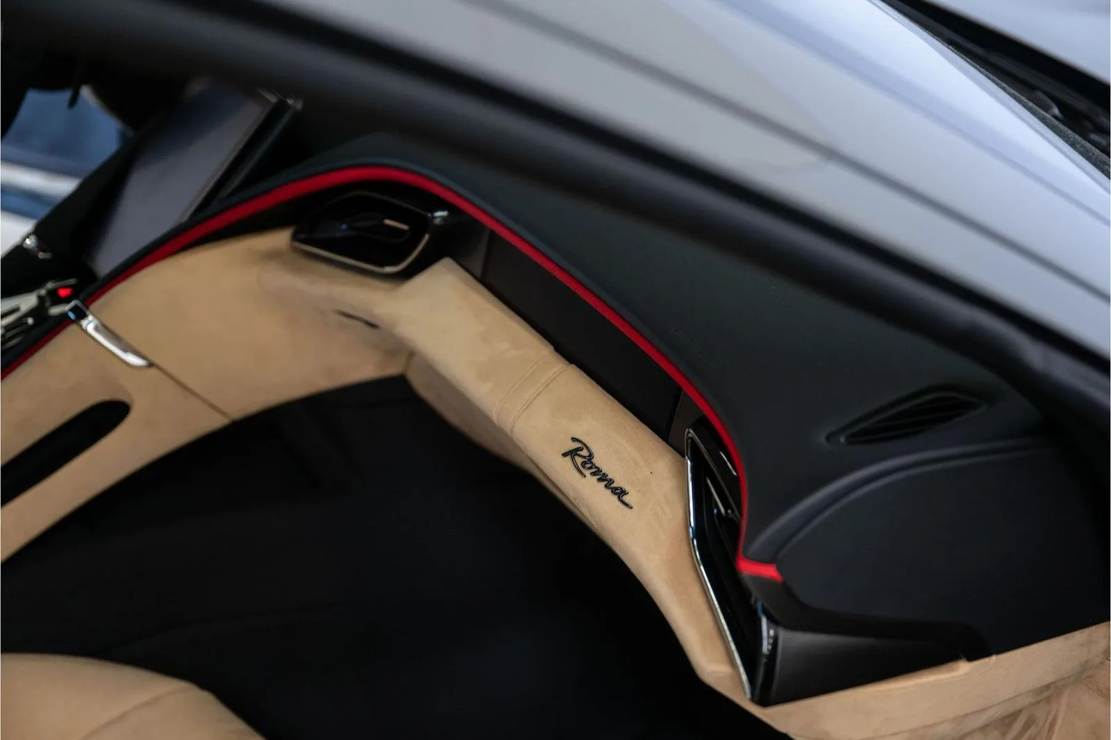 2022 Ferrari Roma, 23/25