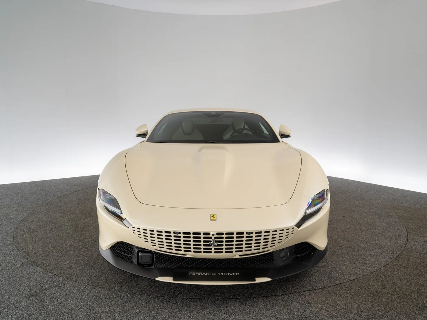 2022 Ferrari Roma Tailor Made offered by a specialist dealer in Singen, Germany, photo 2 of 15