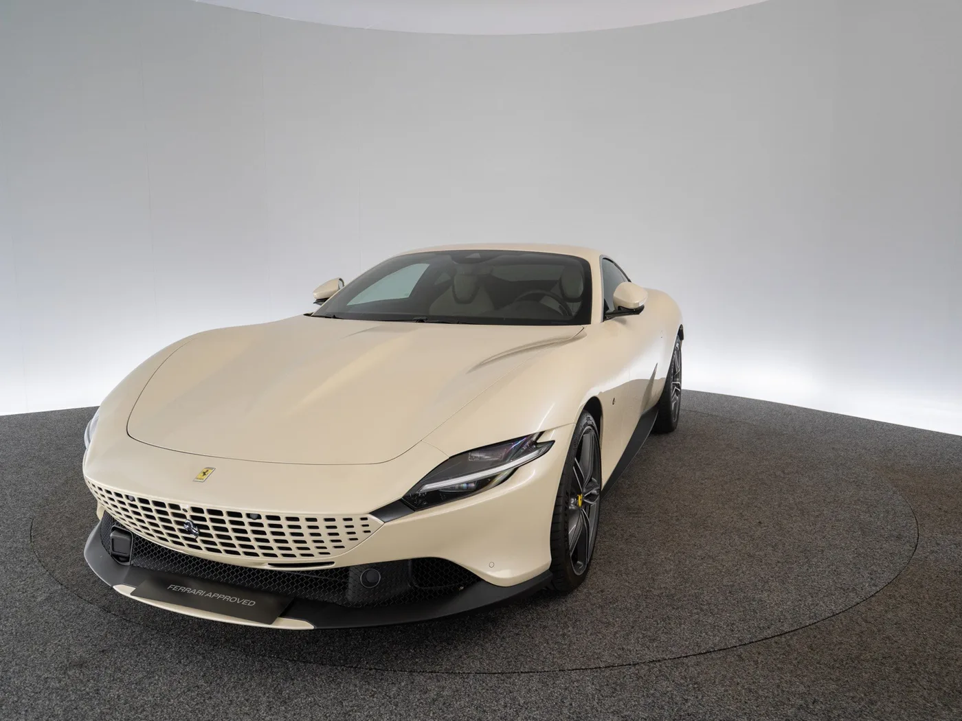 2022 Ferrari Roma Tailor Made offered by a specialist dealer in Singen, Germany, photo 3 of 15