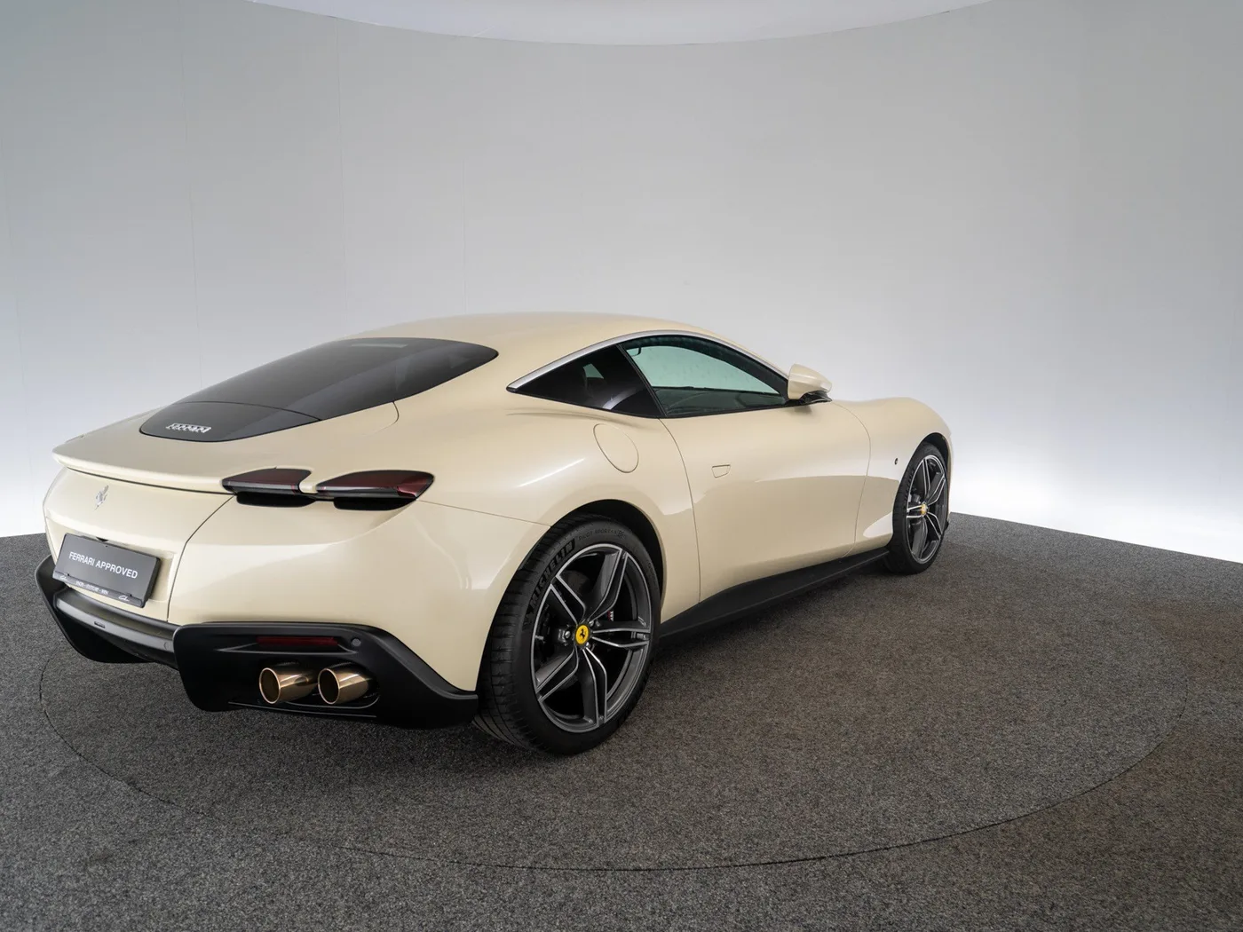 2022 Ferrari Roma Tailor Made offered by a specialist dealer in Singen, Germany, photo 5 of 15