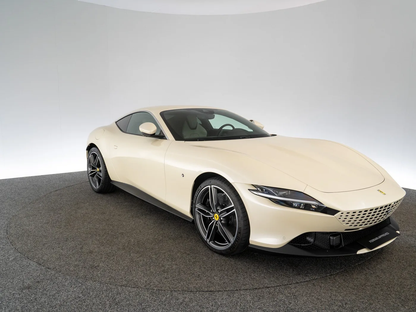 2022 Ferrari Roma Tailor Made offered by a specialist dealer in Singen, Germany, photo 10 of 15