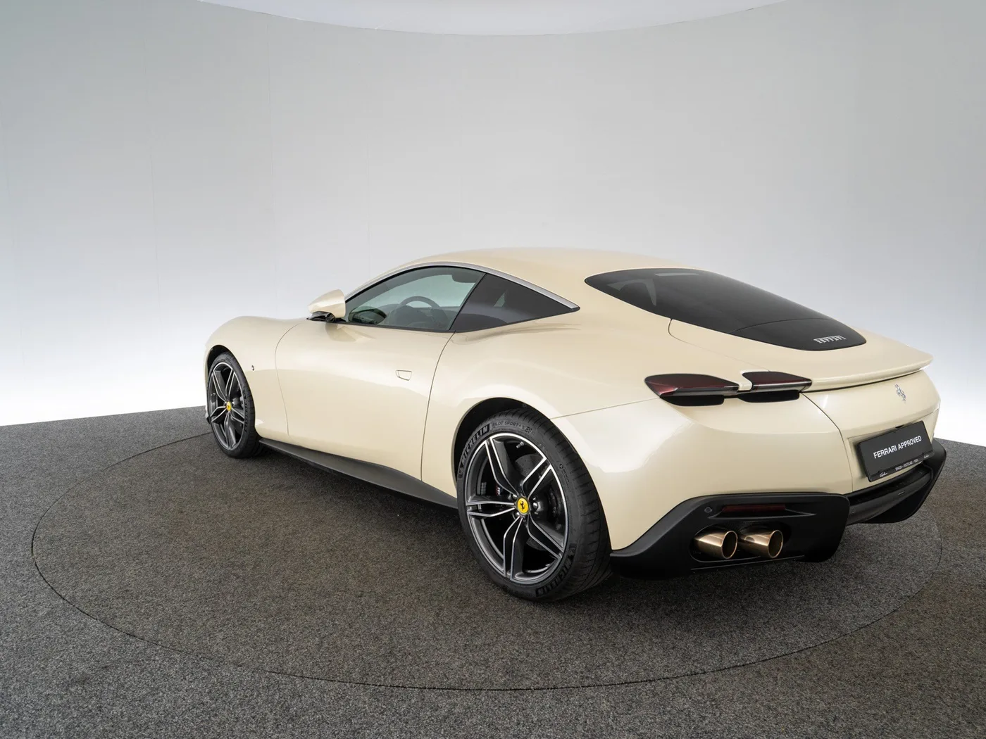 2022 Ferrari Roma Tailor Made offered by a specialist dealer in Singen, Germany, photo 14 of 15