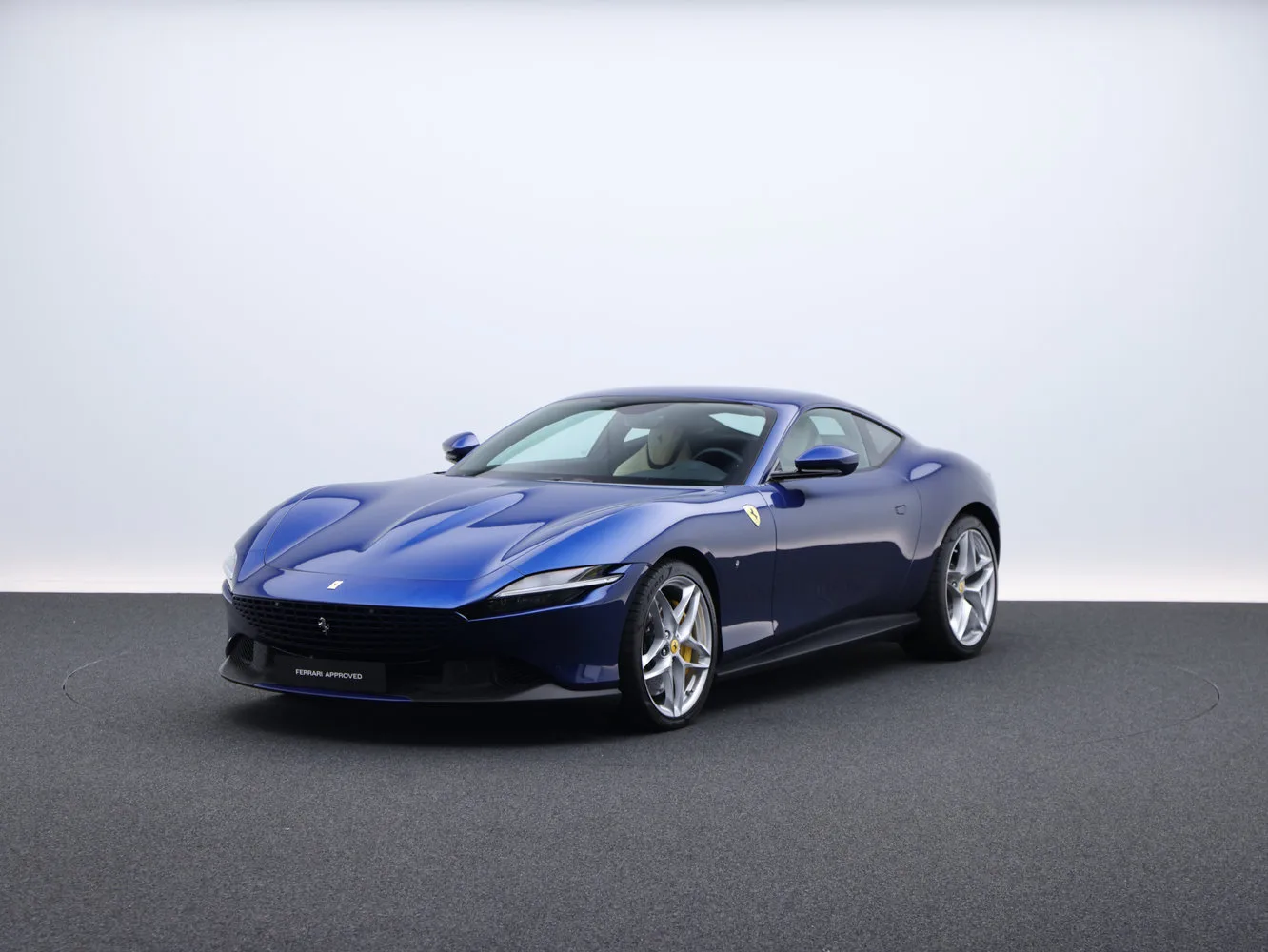 2022 Ferrari Roma proposée par un concessionnaire spécialisé à Frankfurt am Main, Allemagne, photo principale