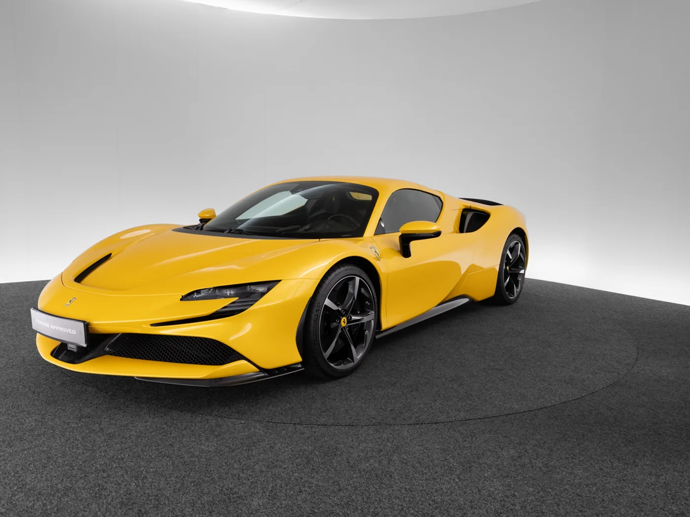 2022 Ferrari SF90 Spider Assetto Fiorano proposée par un concessionnaire spécialisé à Singen, Allemagne, photo 5 sur 15