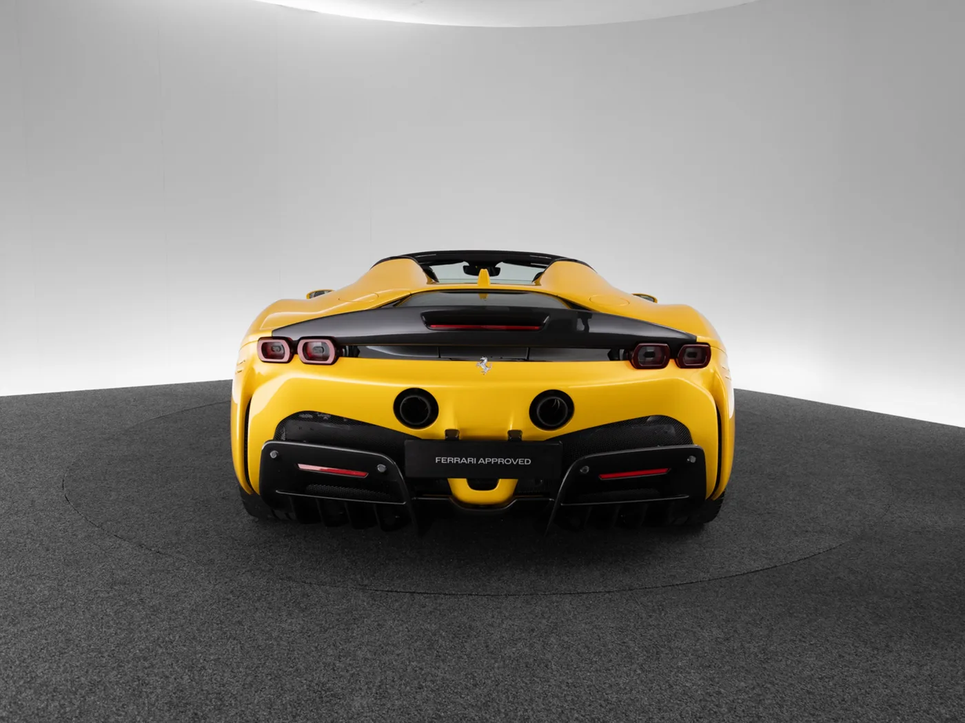 2022 Ferrari SF90 Spider Assetto Fiorano proposée par un concessionnaire spécialisé à Singen, Allemagne, photo 6 sur 15