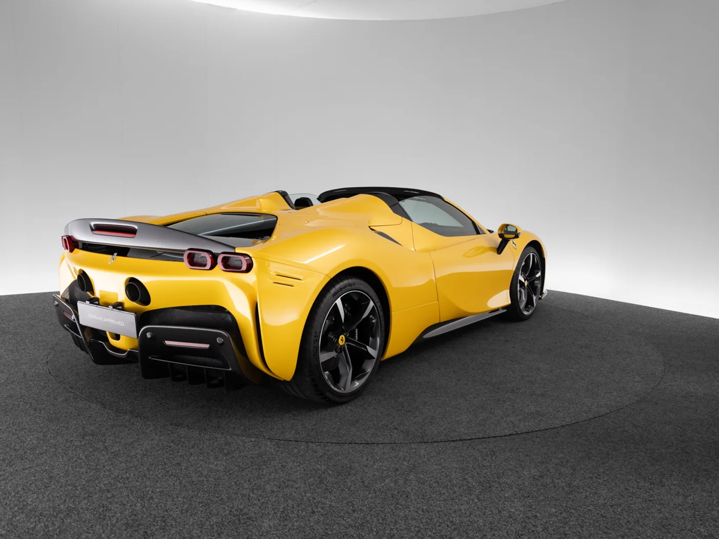 2022 Ferrari SF90 Spider Assetto Fiorano proposée par un concessionnaire spécialisé à Singen, Allemagne, photo 8 sur 15