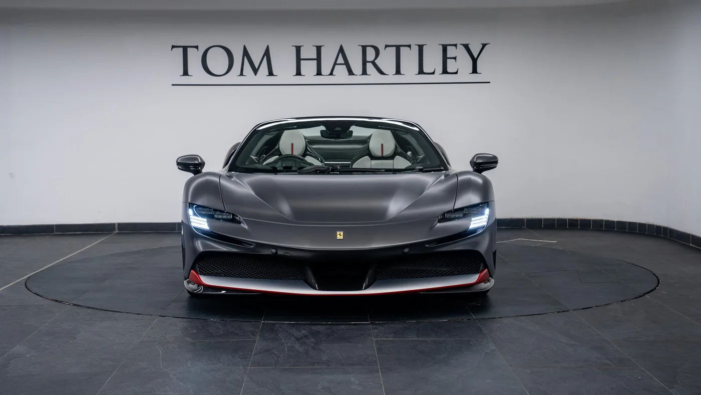 2022 Ferrari SF90 Spider Assetto Fiorano, Tailor Made angeboten von einem Fachhändler in Swadlincote, Vereinigtes Königreich, Foto 2 von 15
