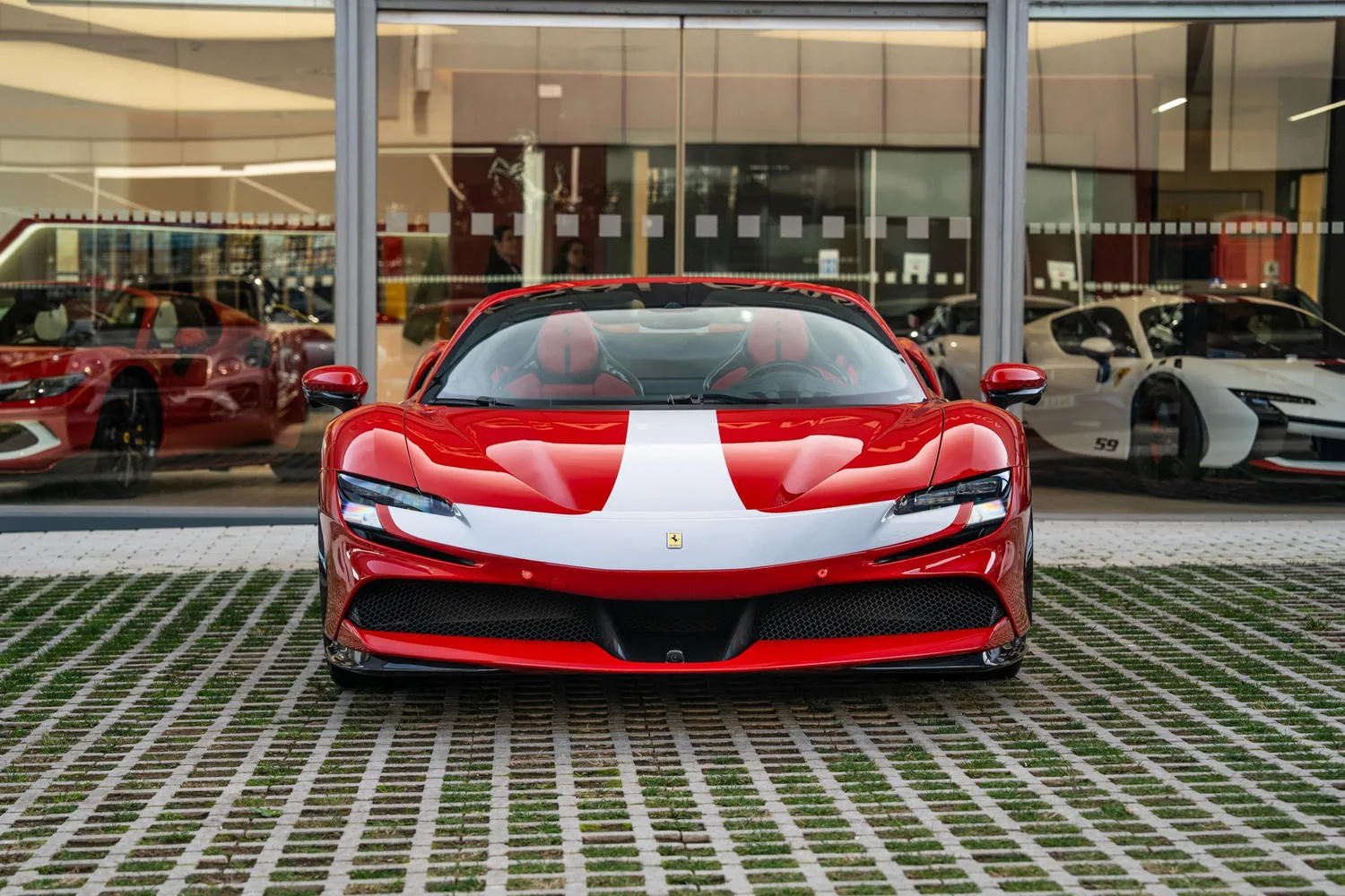 2022 Ferrari SF90 Spider angeboten von einem Fachhändler in San Pedro Alcántara, Spanien, Hauptfoto