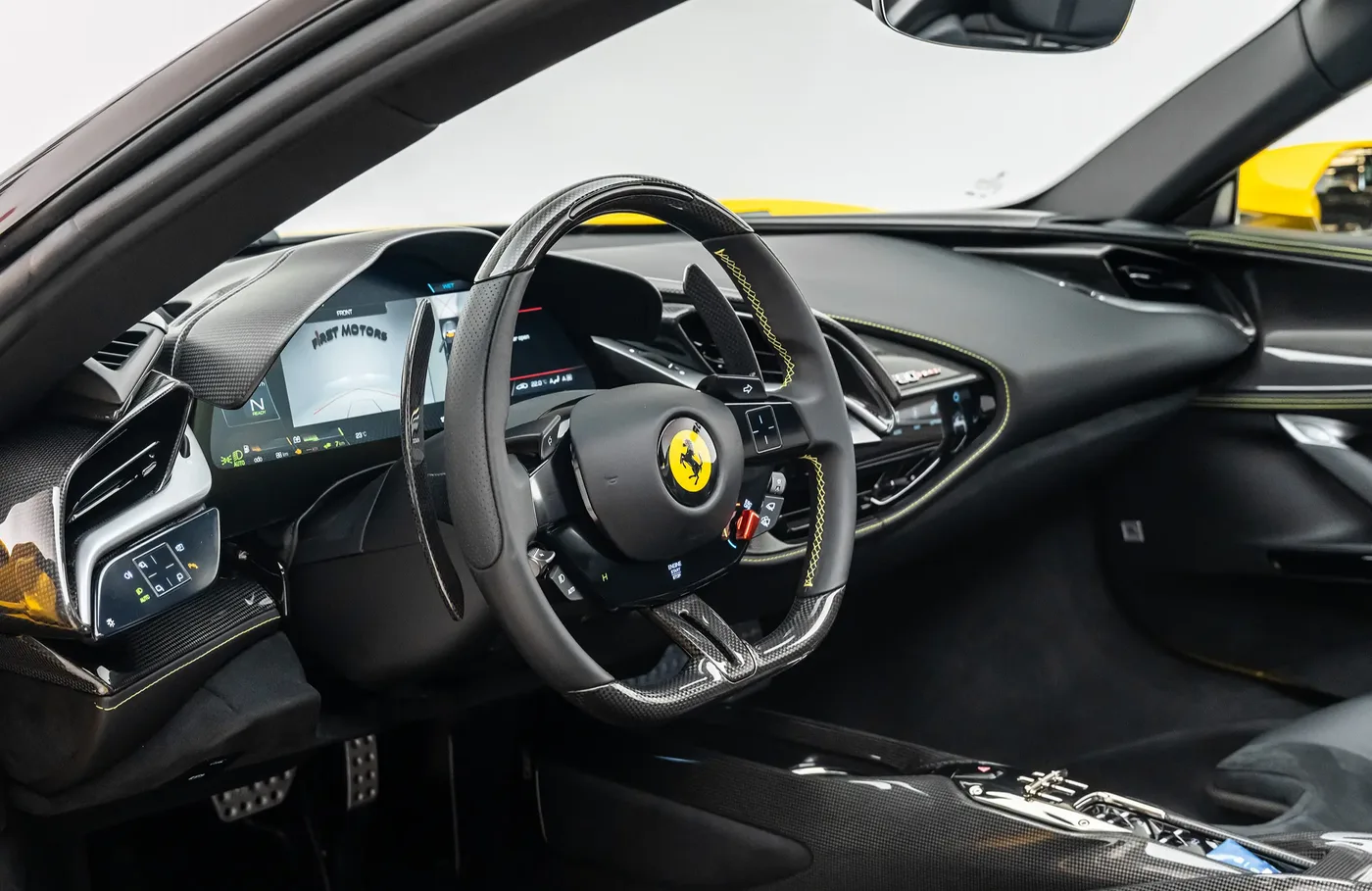 2022 Ferrari SF90 Spider proposée par un concessionnaire spécialisé à Dubai, Émirats arabes unis, photo 5 sur 10