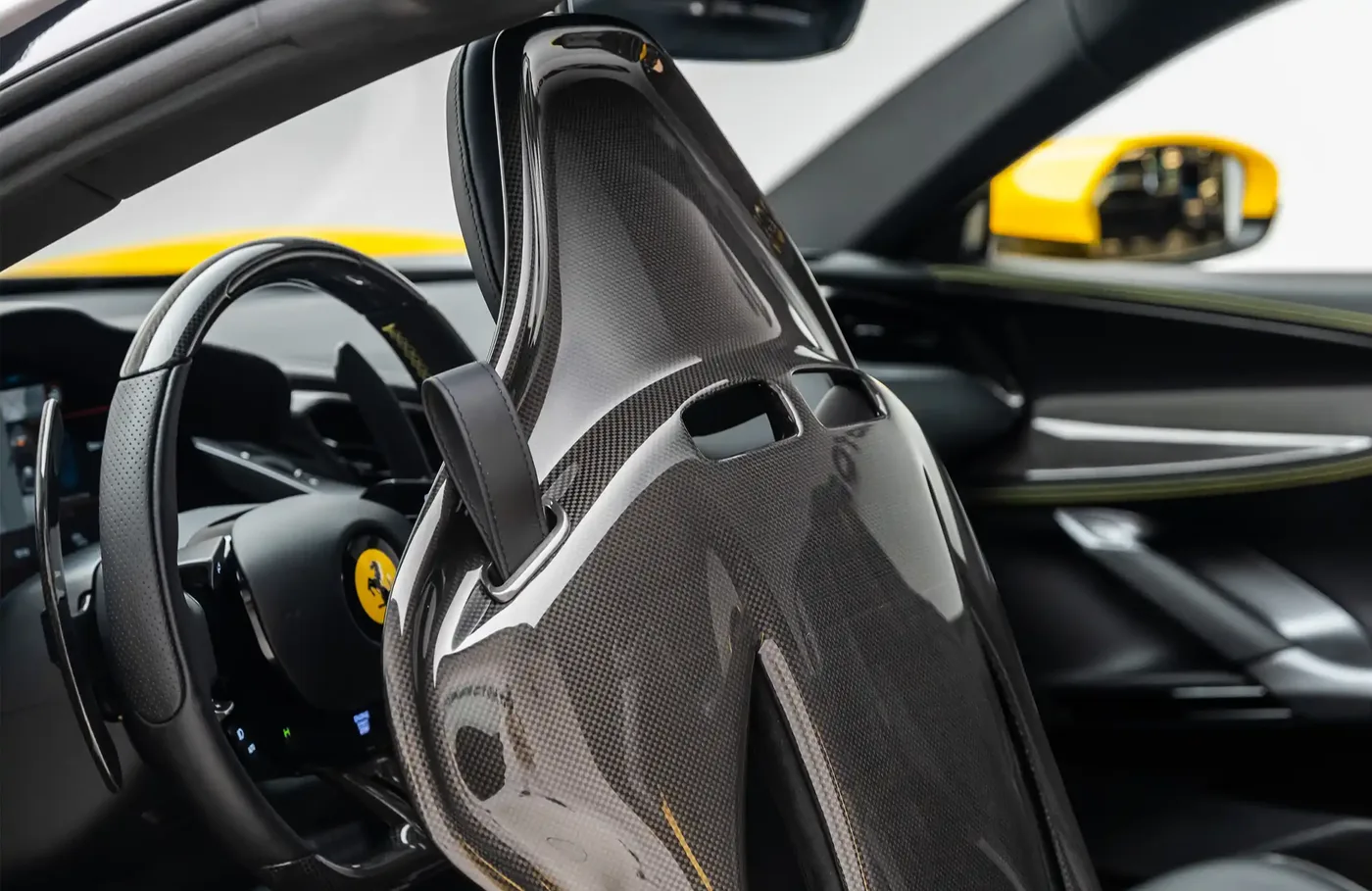 2022 Ferrari SF90 Spider proposée par un concessionnaire spécialisé à Dubai, Émirats arabes unis, photo 10 sur 10