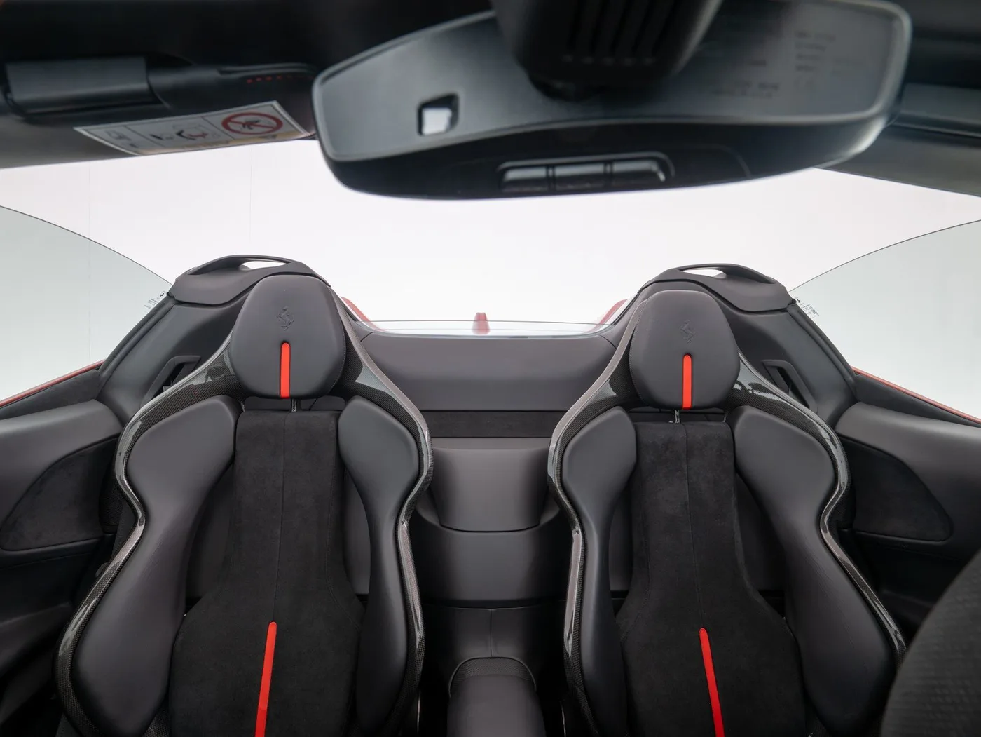 2022 Ferrari SF90 Spider proposée par un concessionnaire spécialisé à Singen, Allemagne, photo 10 sur 15