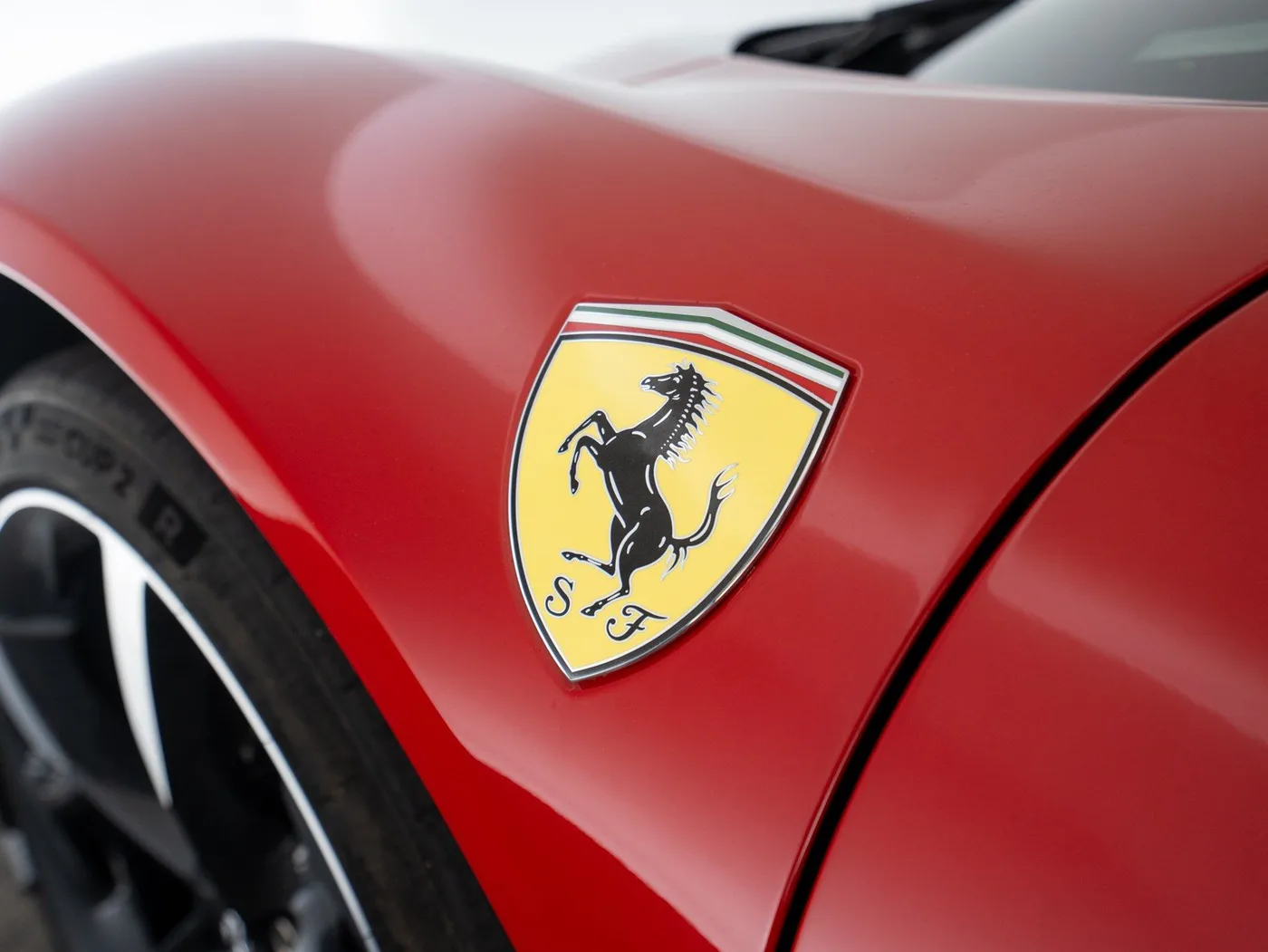2022 Ferrari SF90 Spider proposée par un concessionnaire spécialisé à Singen, Allemagne, photo 15 sur 15