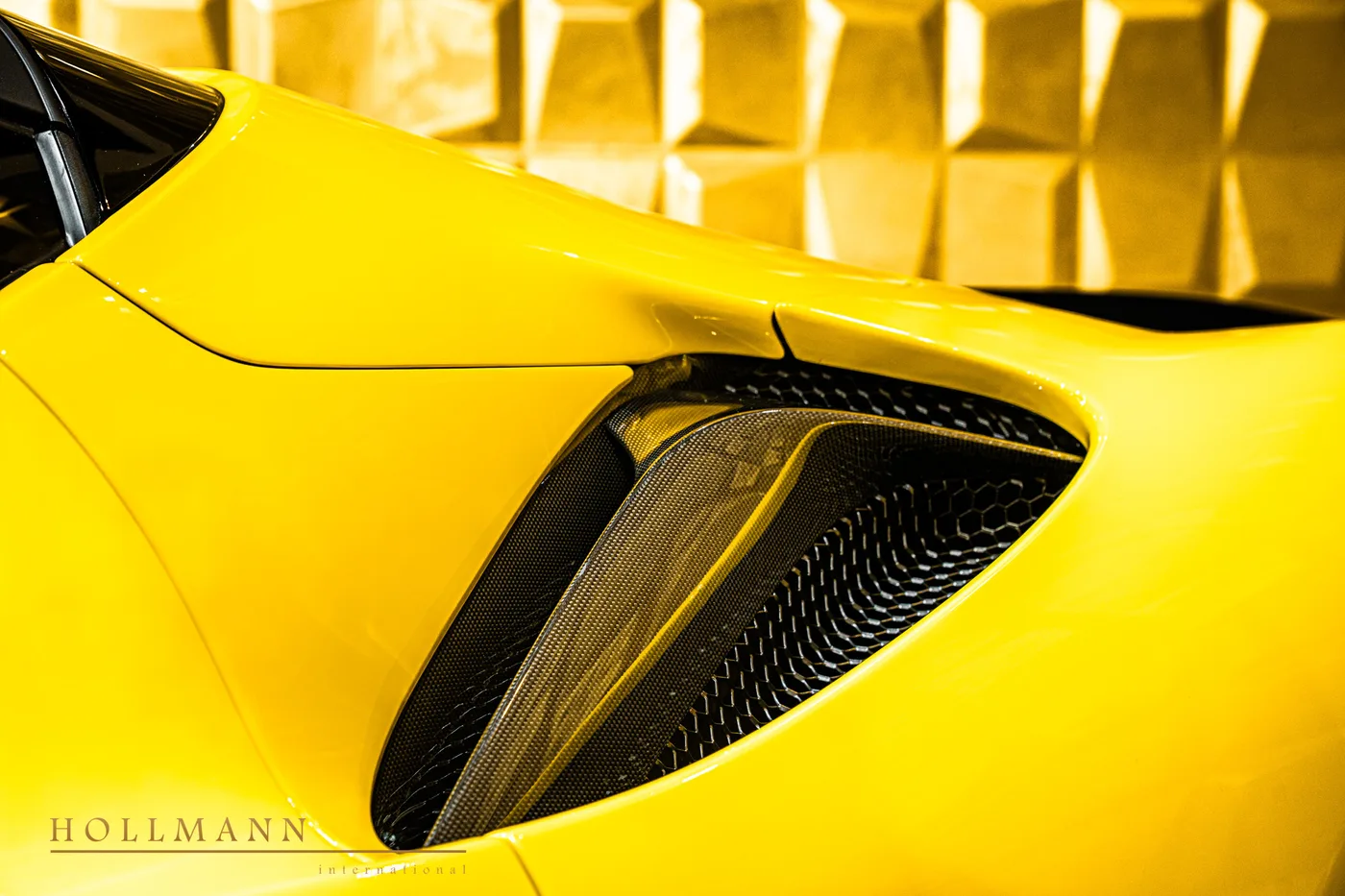 2022 Ferrari SF90 Spider Tailor Made Ispirazioni angeboten von einem Fachhändler in Stuhr, Deutschland, Foto 5 von 8
