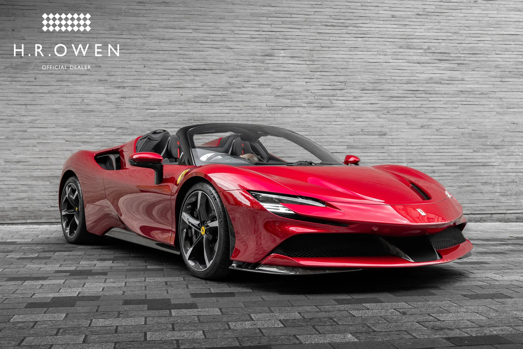2022 Ferrari SF90 Spider proposée par un groupe de concessions agréées à Mayfair, Royaume-Uni, photo principale