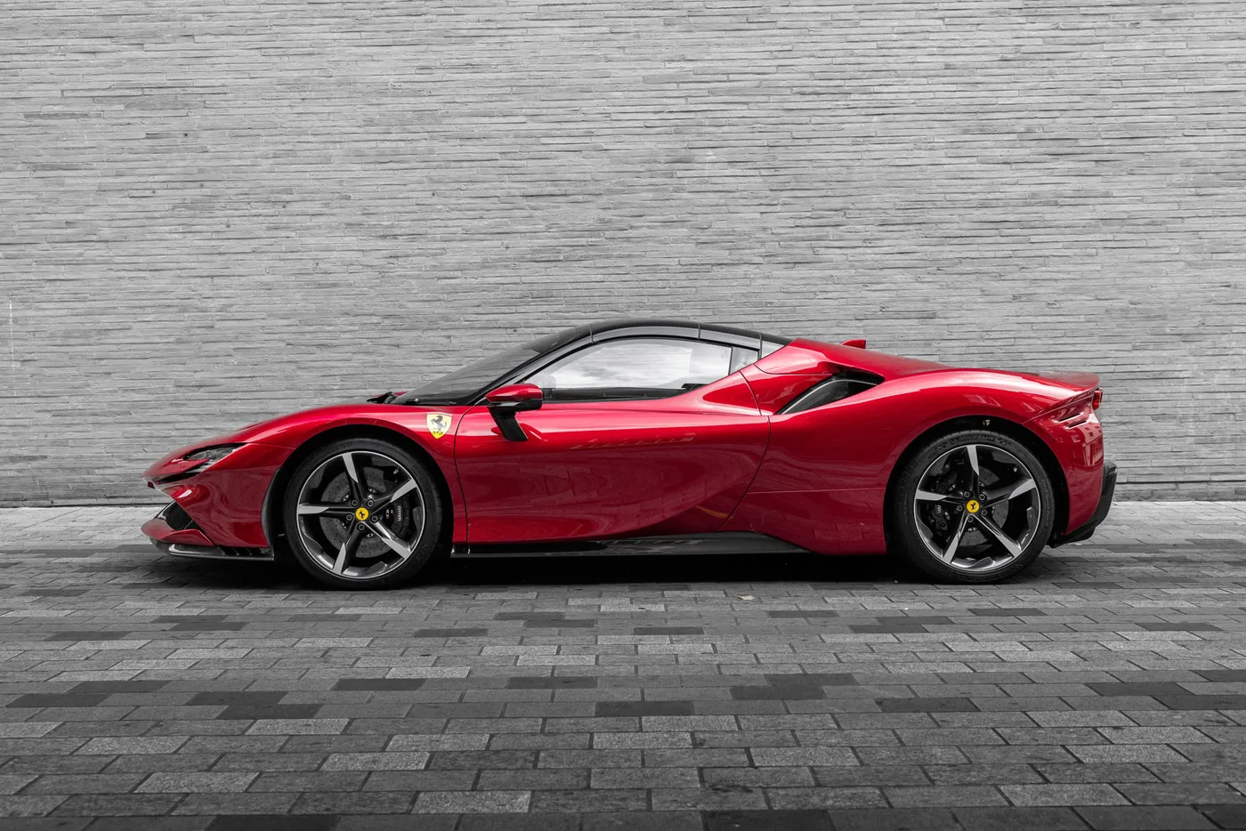 2022 Ferrari SF90 Spider proposée par un groupe de concessions agréées à Mayfair, Royaume-Uni, photo 12 sur 25