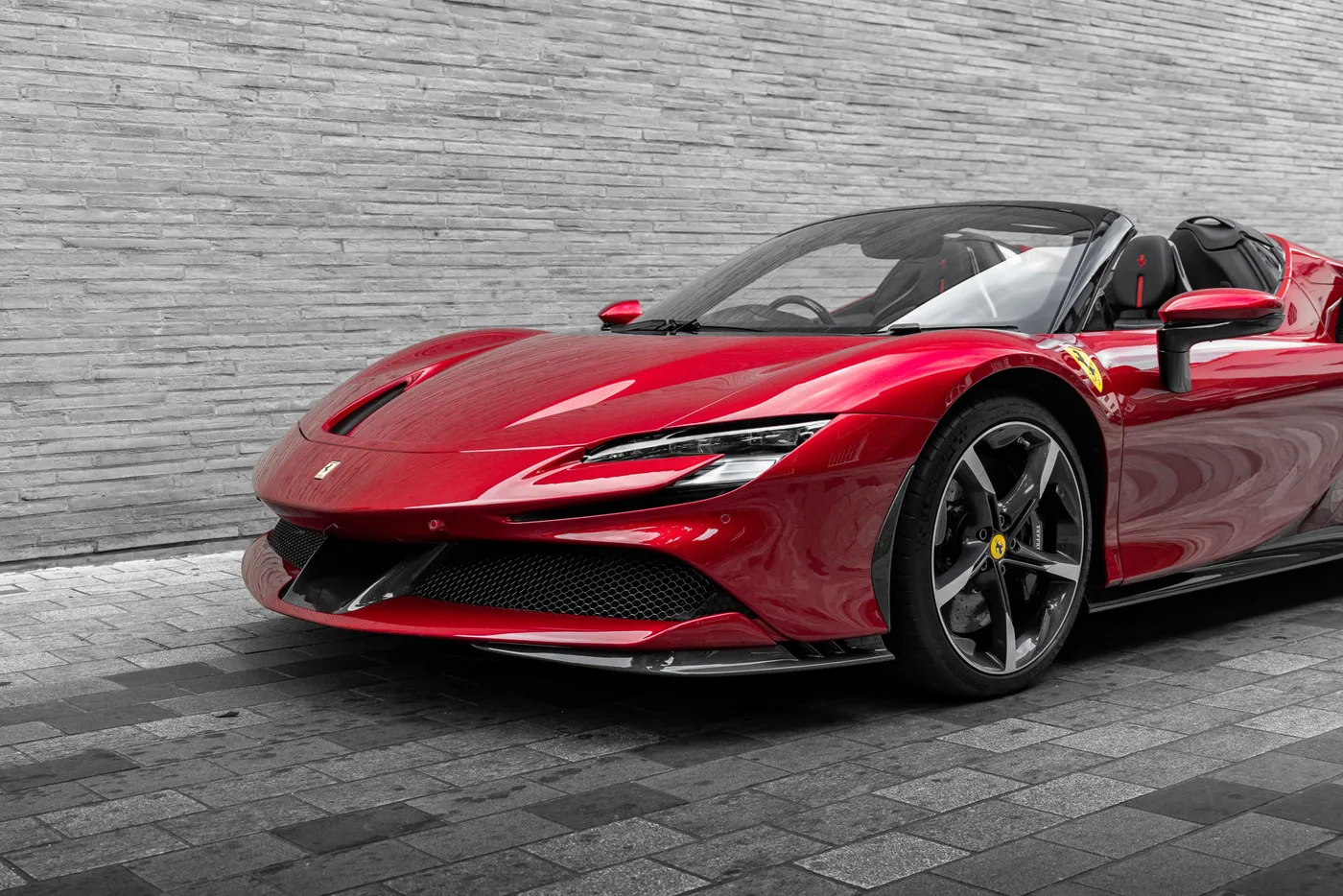 2022 Ferrari SF90 Spider proposée par un groupe de concessions agréées à Mayfair, Royaume-Uni, photo 14 sur 25