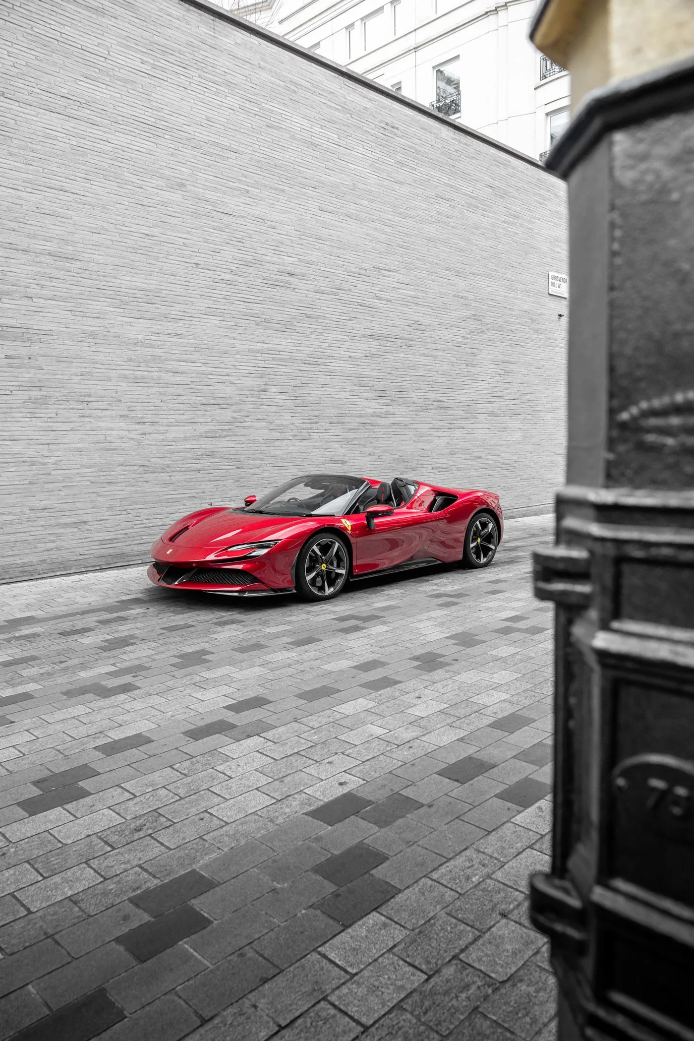 2022 Ferrari SF90 Spider proposée par un groupe de concessions agréées à Mayfair, Royaume-Uni, photo 19 sur 25