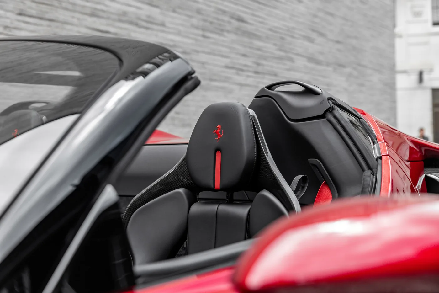 2022 Ferrari SF90 Spider proposée par un groupe de concessions agréées à Mayfair, Royaume-Uni, photo 20 sur 25