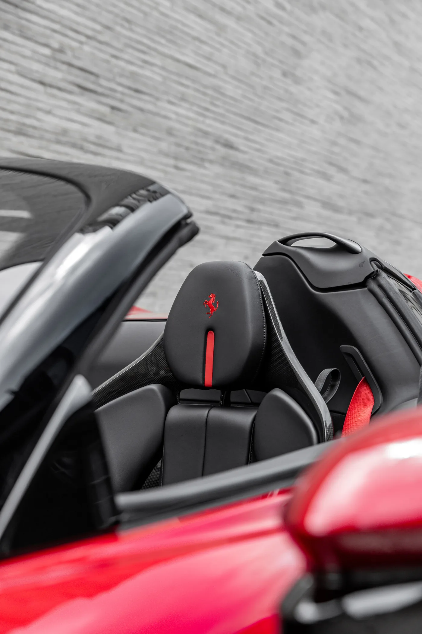 2022 Ferrari SF90 Spider proposée par un groupe de concessions agréées à Mayfair, Royaume-Uni, photo 21 sur 25