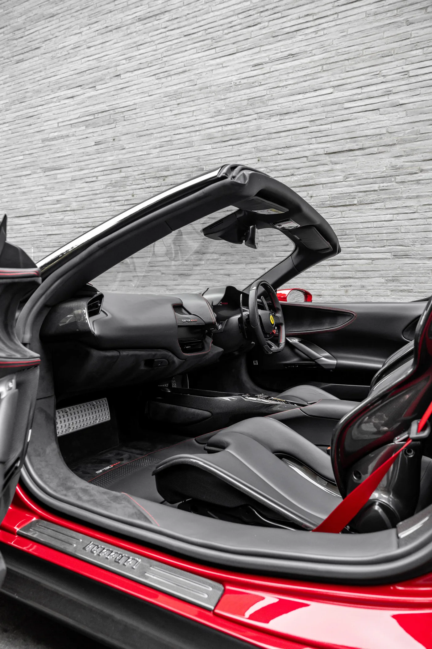2022 Ferrari SF90 Spider proposée par un groupe de concessions agréées à Mayfair, Royaume-Uni, photo 23 sur 25