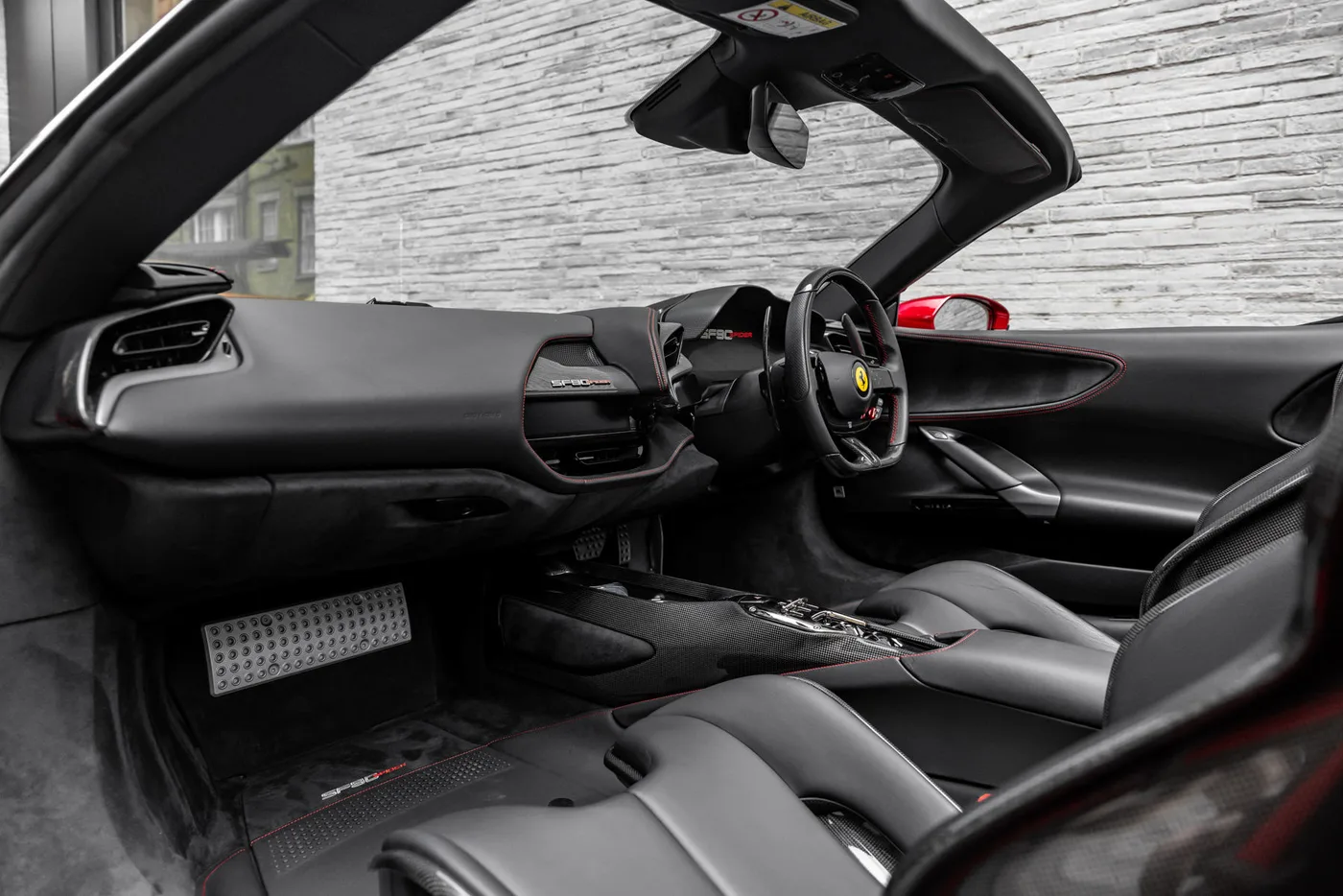 2022 Ferrari SF90 Spider proposée par un groupe de concessions agréées à Mayfair, Royaume-Uni, photo 24 sur 25
