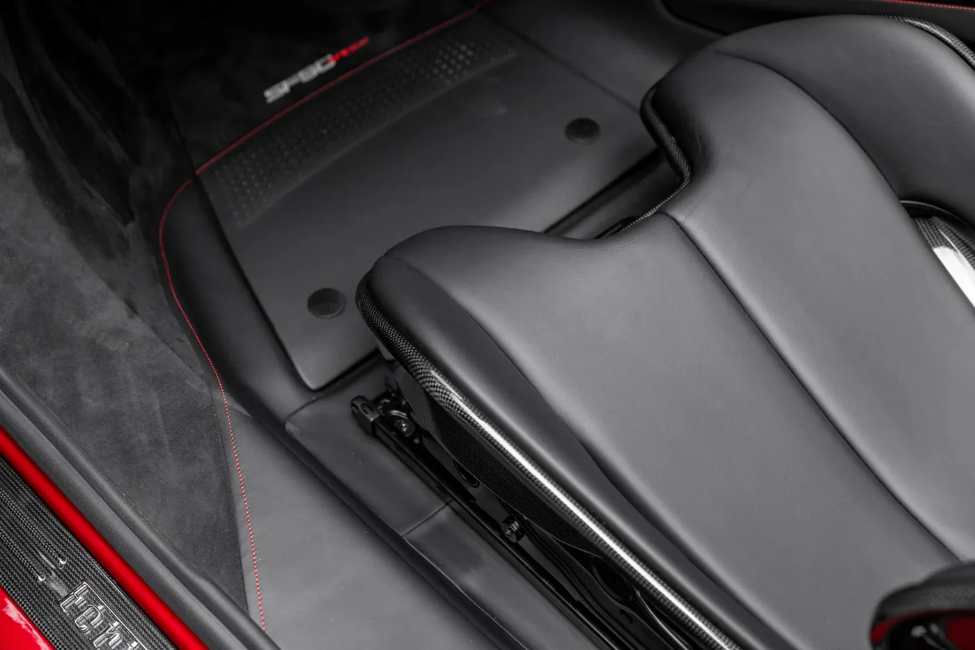 2022 Ferrari SF90 Spider proposée par un groupe de concessions agréées à Mayfair, Royaume-Uni, photo 25 sur 25