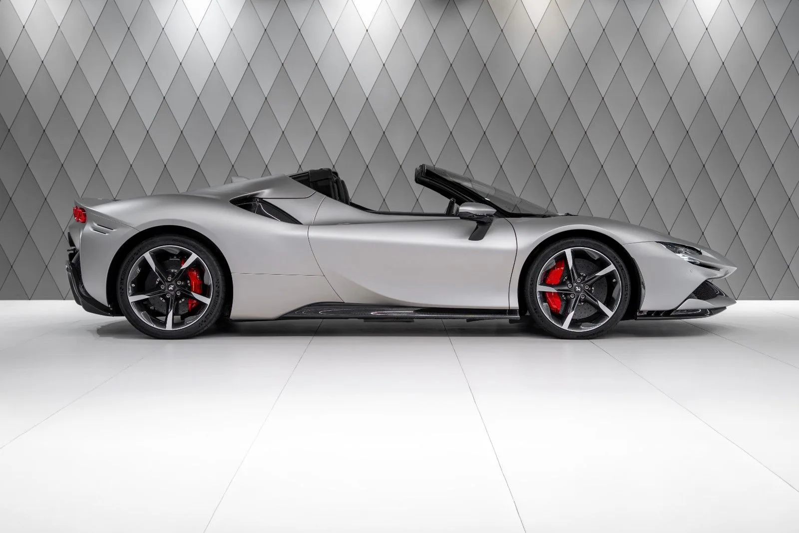 2022 Ferrari SF90 Spider, 2/27