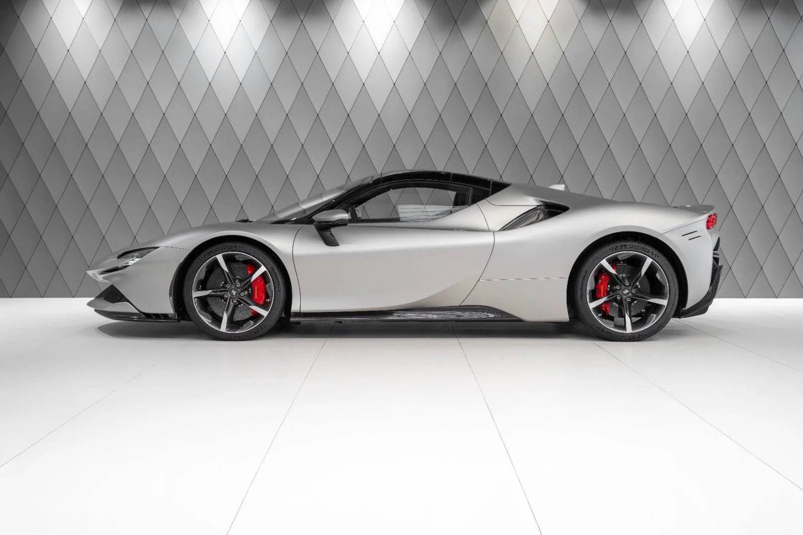2022 Ferrari SF90 Spider, 3/27