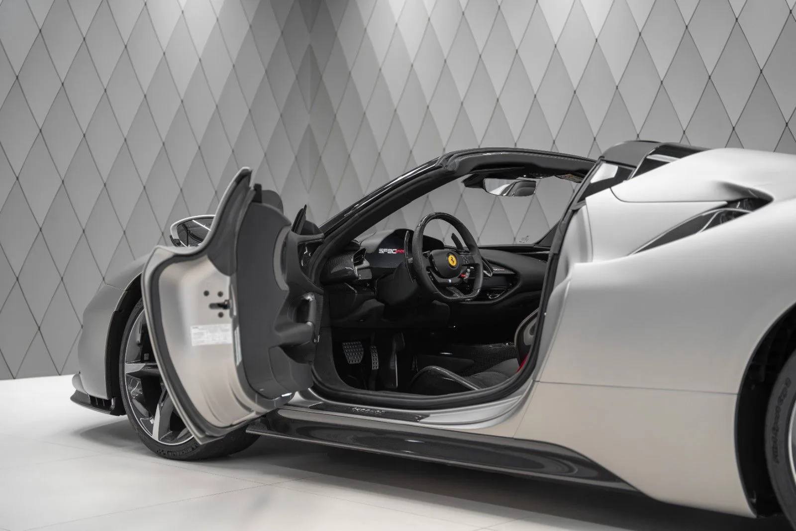2022 Ferrari SF90 Spider, 9/27