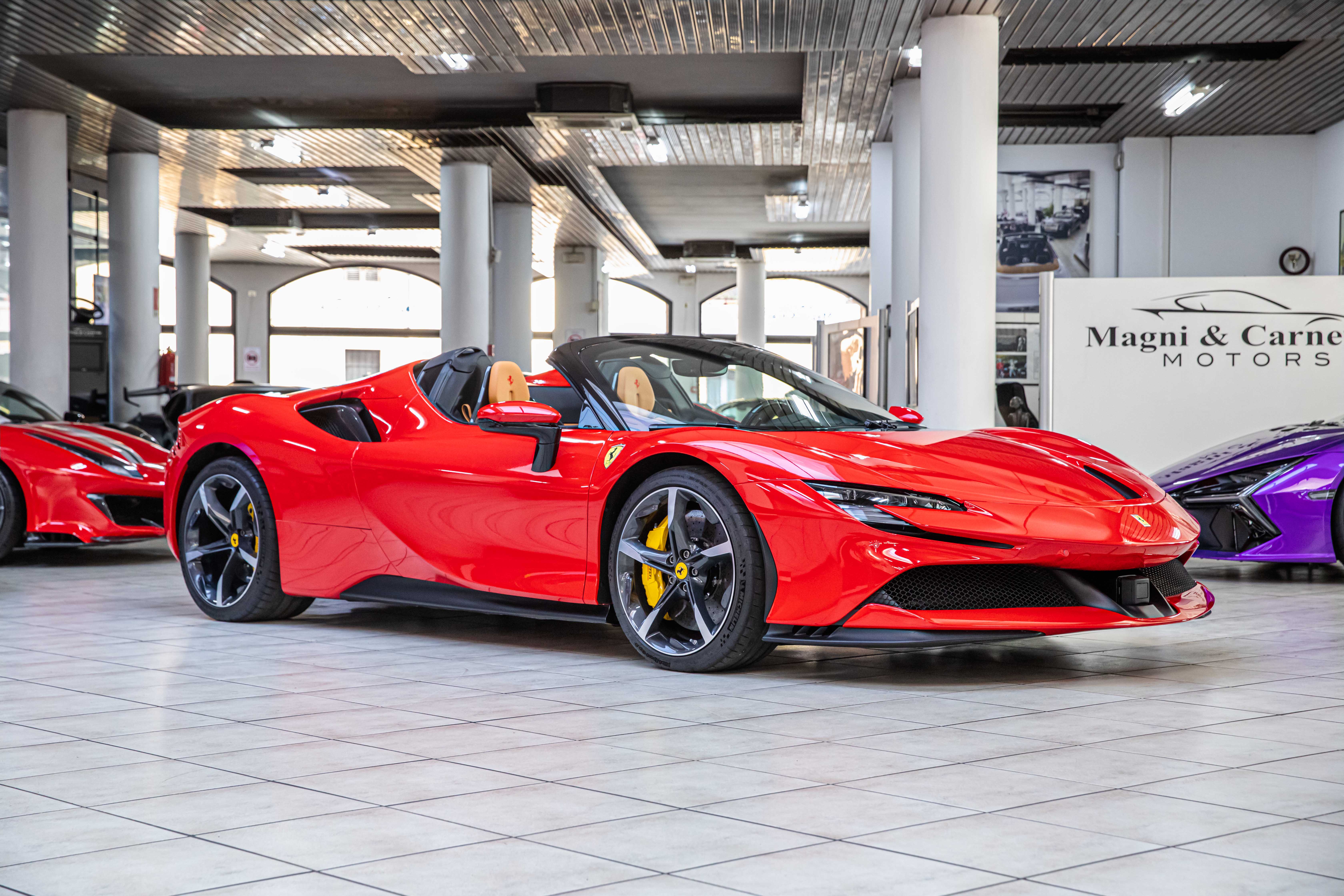 2022 Ferrari SF90 Spider proposée par un concessionnaire spécialisé à Milan, Italie, photo 4 sur 20