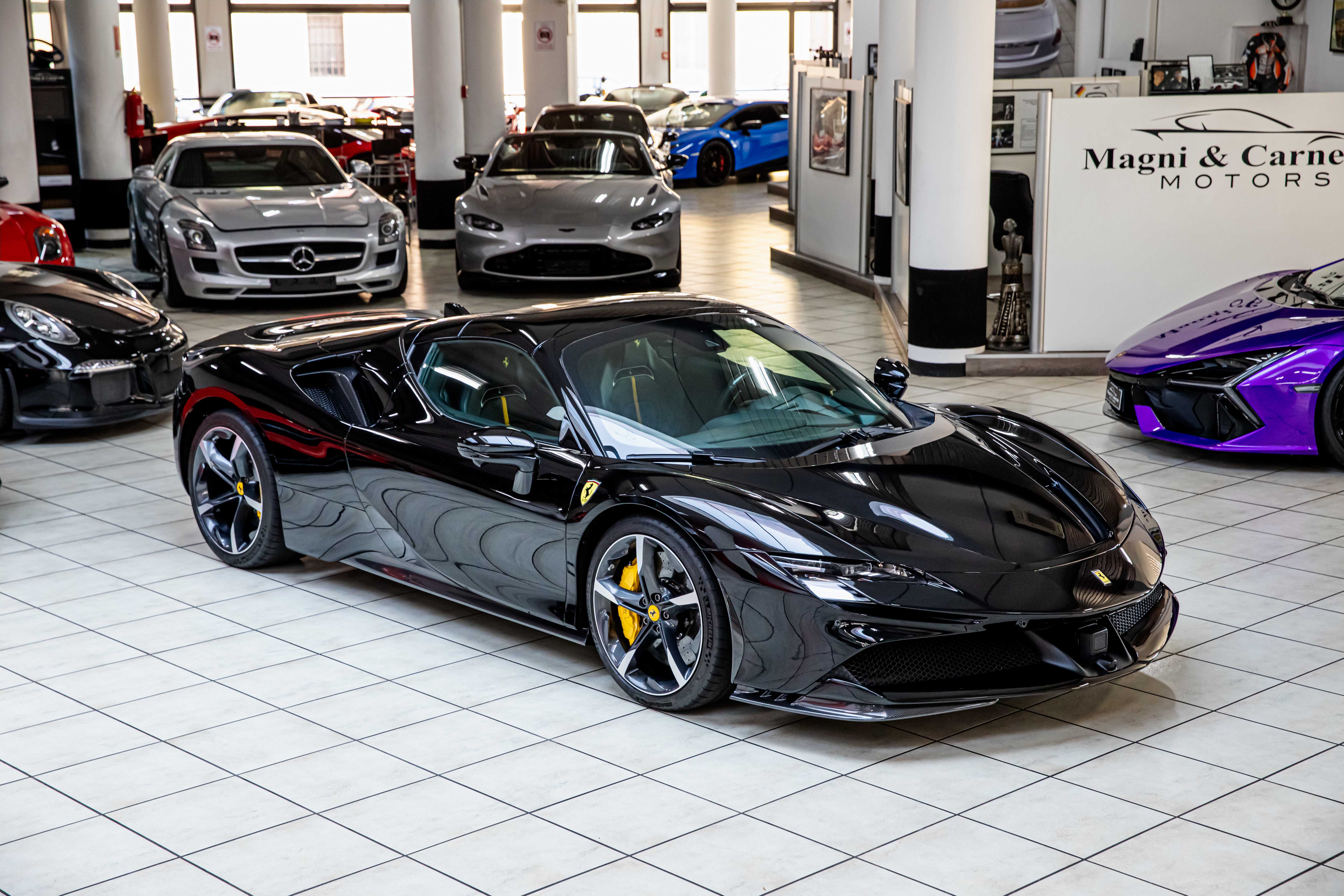 2022 Ferrari SF90 Spider proposée par un concessionnaire spécialisé à Milan, Italie, photo 8 sur 20
