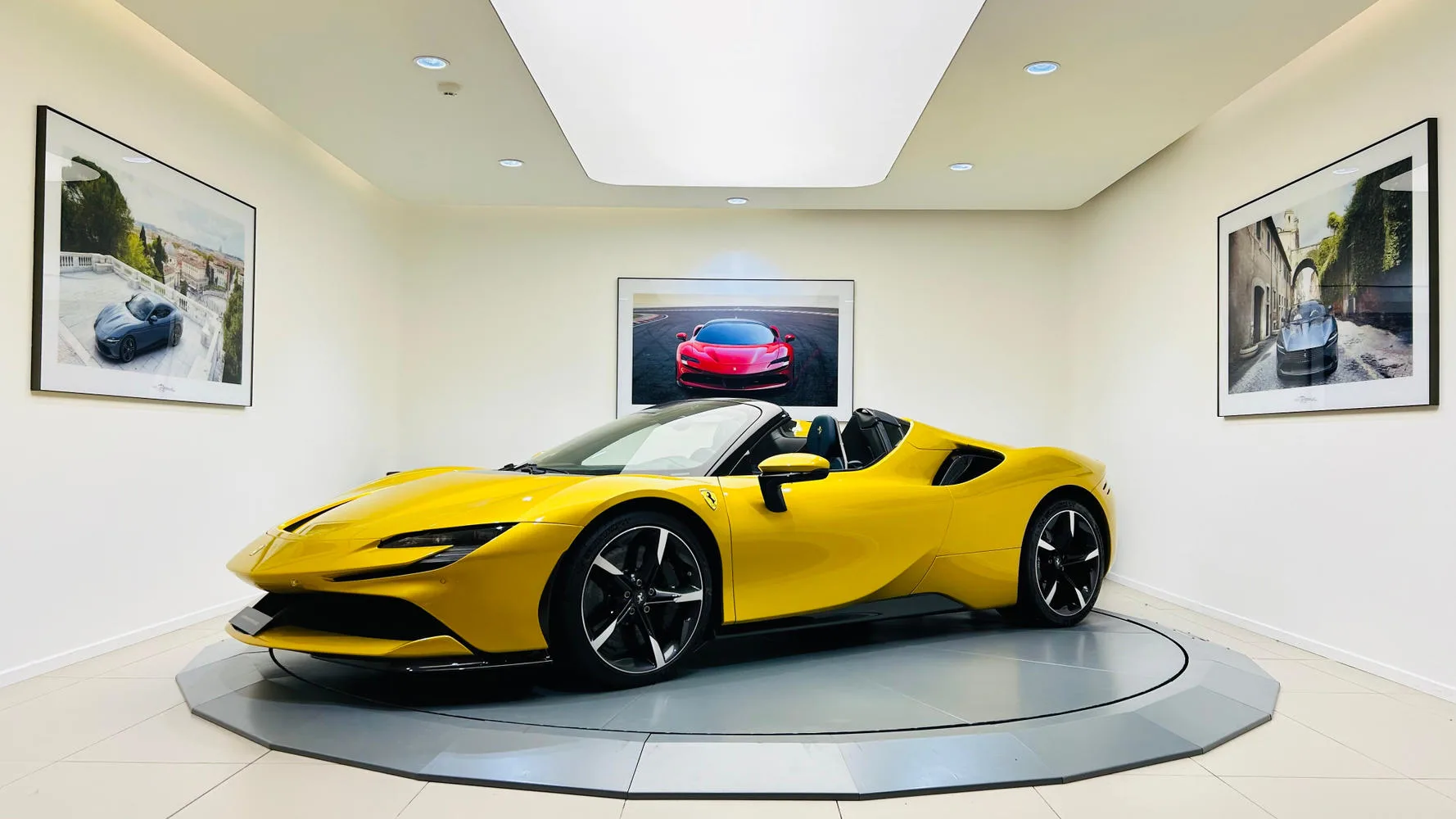 2022 Ferrari SF90 Spider, 2/30