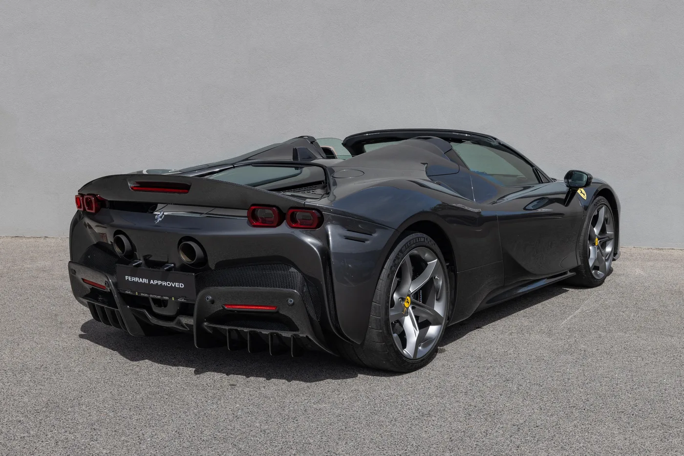 2022 Ferrari SF90 Spider proposée par un concessionnaire spécialisé à Vösendorf, Autriche, photo 3 sur 15