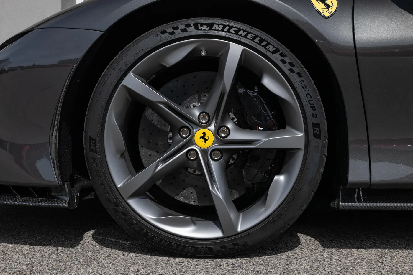 2022 Ferrari SF90 Spider proposée par un concessionnaire spécialisé à Vösendorf, Autriche, photo 9 sur 15