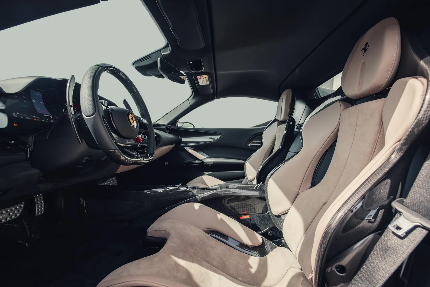2022 Ferrari SF90 Spider proposée par un concessionnaire spécialisé à Vösendorf, Autriche, photo 12 sur 15
