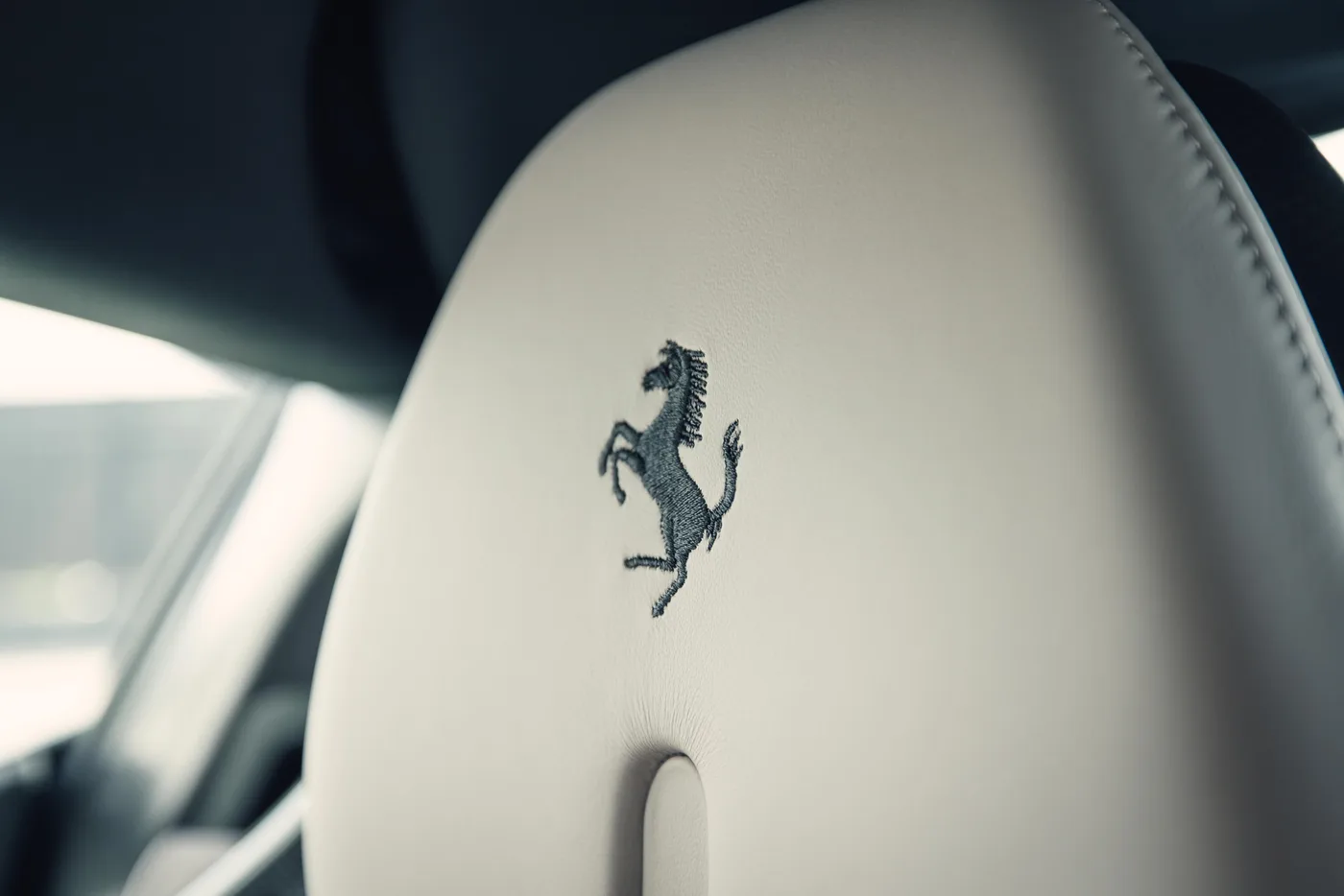2022 Ferrari SF90 Spider proposée par un concessionnaire spécialisé à Vösendorf, Autriche, photo 14 sur 15
