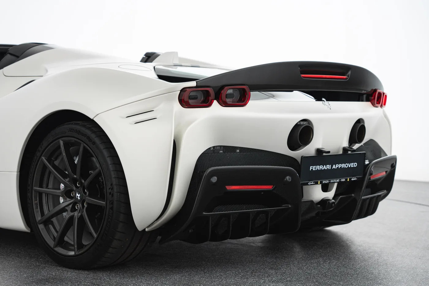 2022 Ferrari SF90 Spider angeboten von einem Fachhändler in Vösendorf, Österreich, Foto 7 von 15