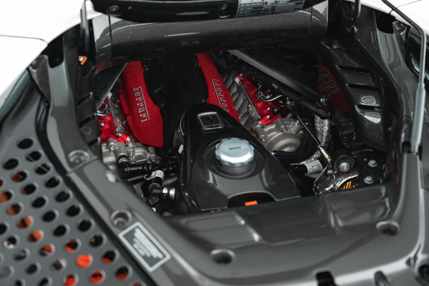 2022 Ferrari SF90 Spider angeboten von einem Fachhändler in Vösendorf, Österreich, Foto 10 von 15
