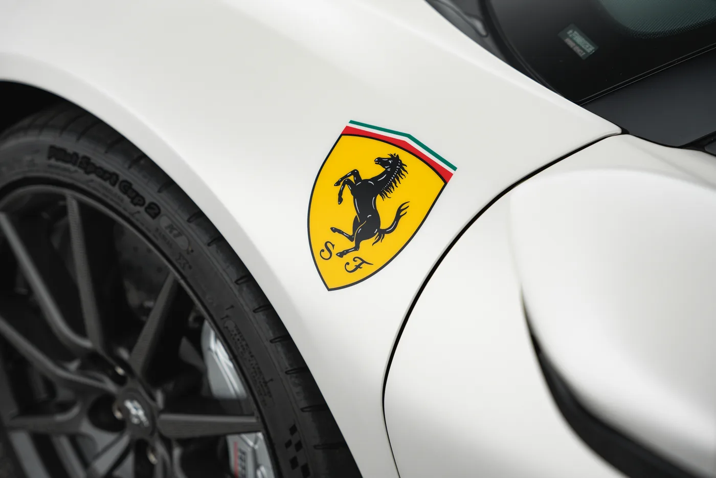 2022 Ferrari SF90 Spider angeboten von einem Fachhändler in Vösendorf, Österreich, Foto 11 von 15