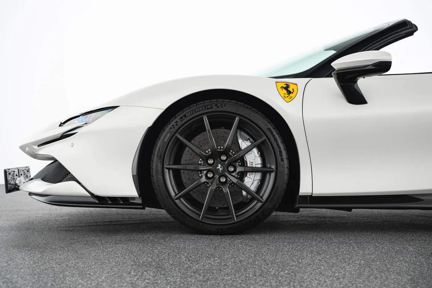 2022 Ferrari SF90 Spider angeboten von einem Fachhändler in Vösendorf, Österreich, Foto 15 von 15