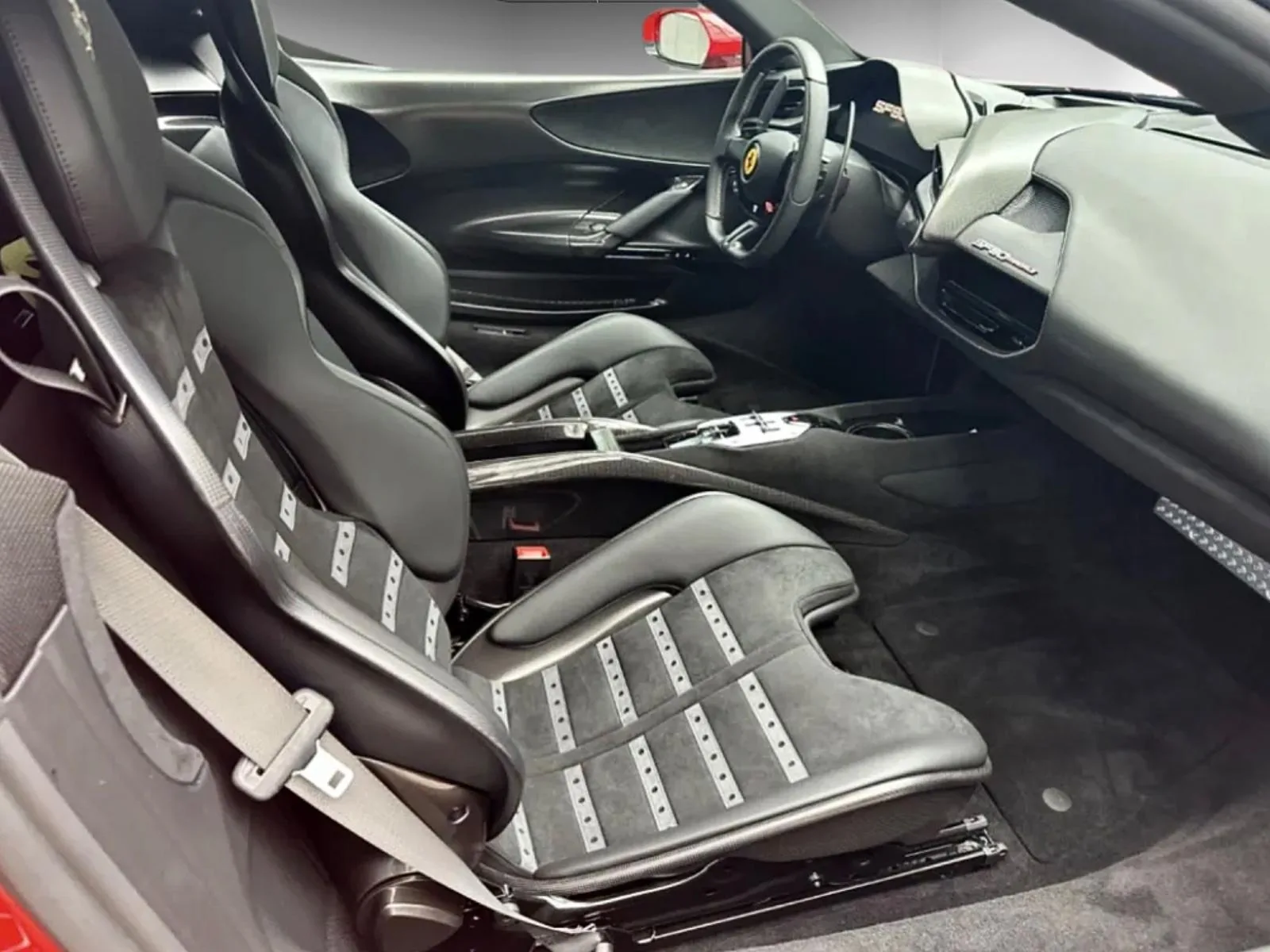 2022 Ferrari SF90 Stradale Assetto Fiorano, 16/21