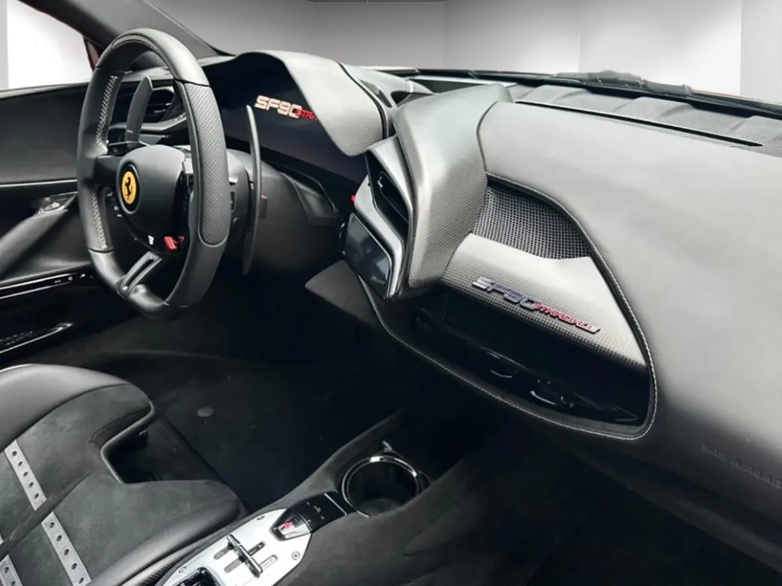 2022 Ferrari SF90 Stradale Assetto Fiorano, 18/21