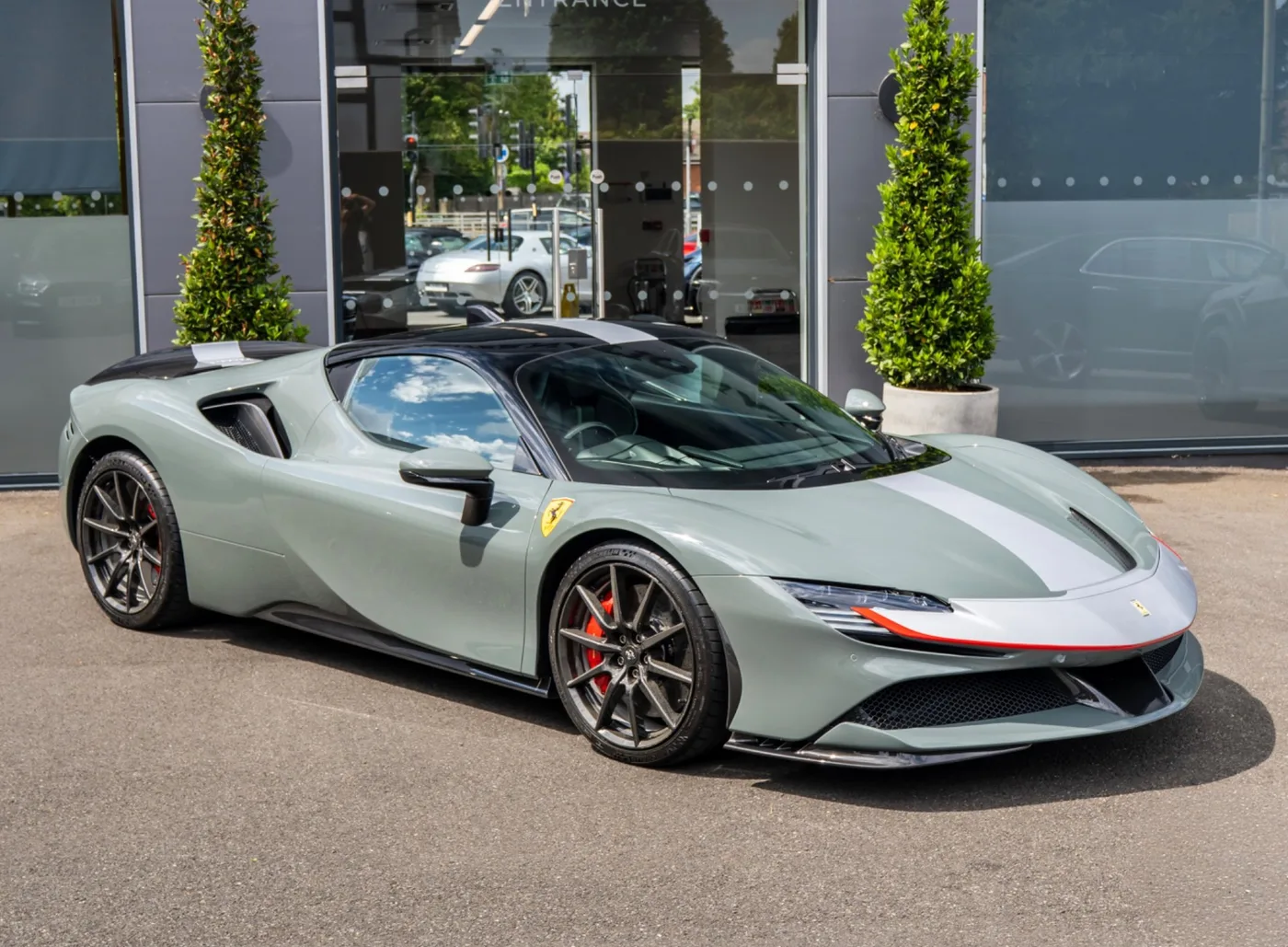 2022 Ferrari SF90 Stradale Assetto Fiorano angeboten von einem Fachhändler in Banstead, Vereinigtes Königreich, Foto 2 von 15