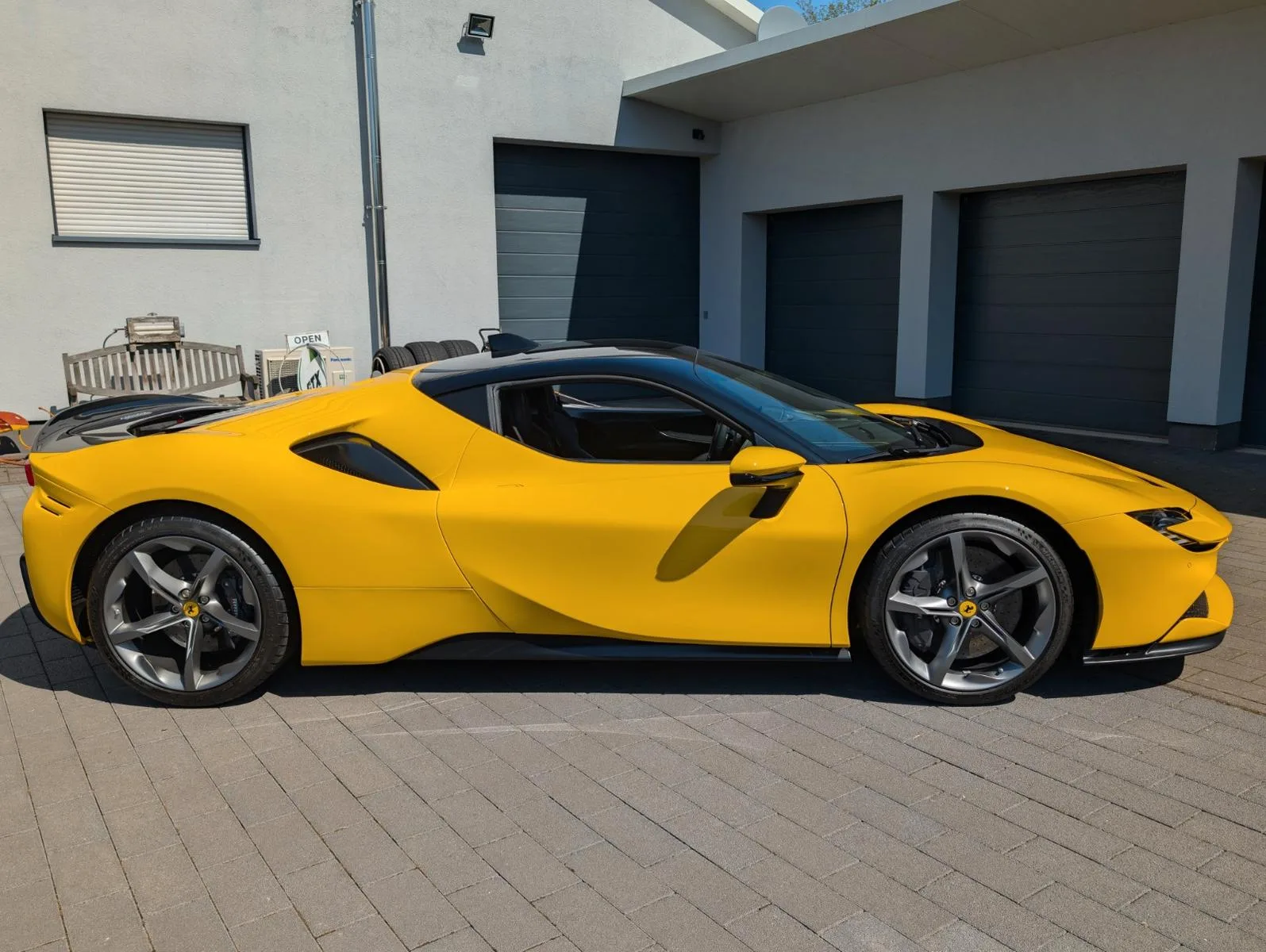 2022 Ferrari SF90 Stradale, 5/14