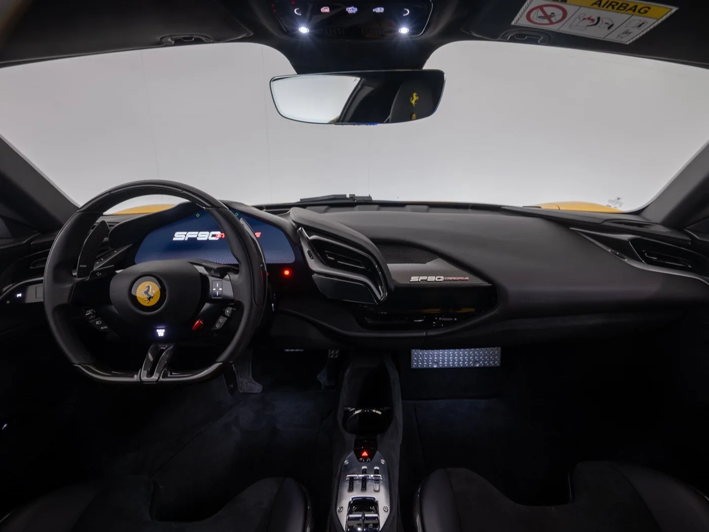 2022 Ferrari SF90 Stradale proposée par un concessionnaire spécialisé à Singen, Allemagne, photo 9 sur 15