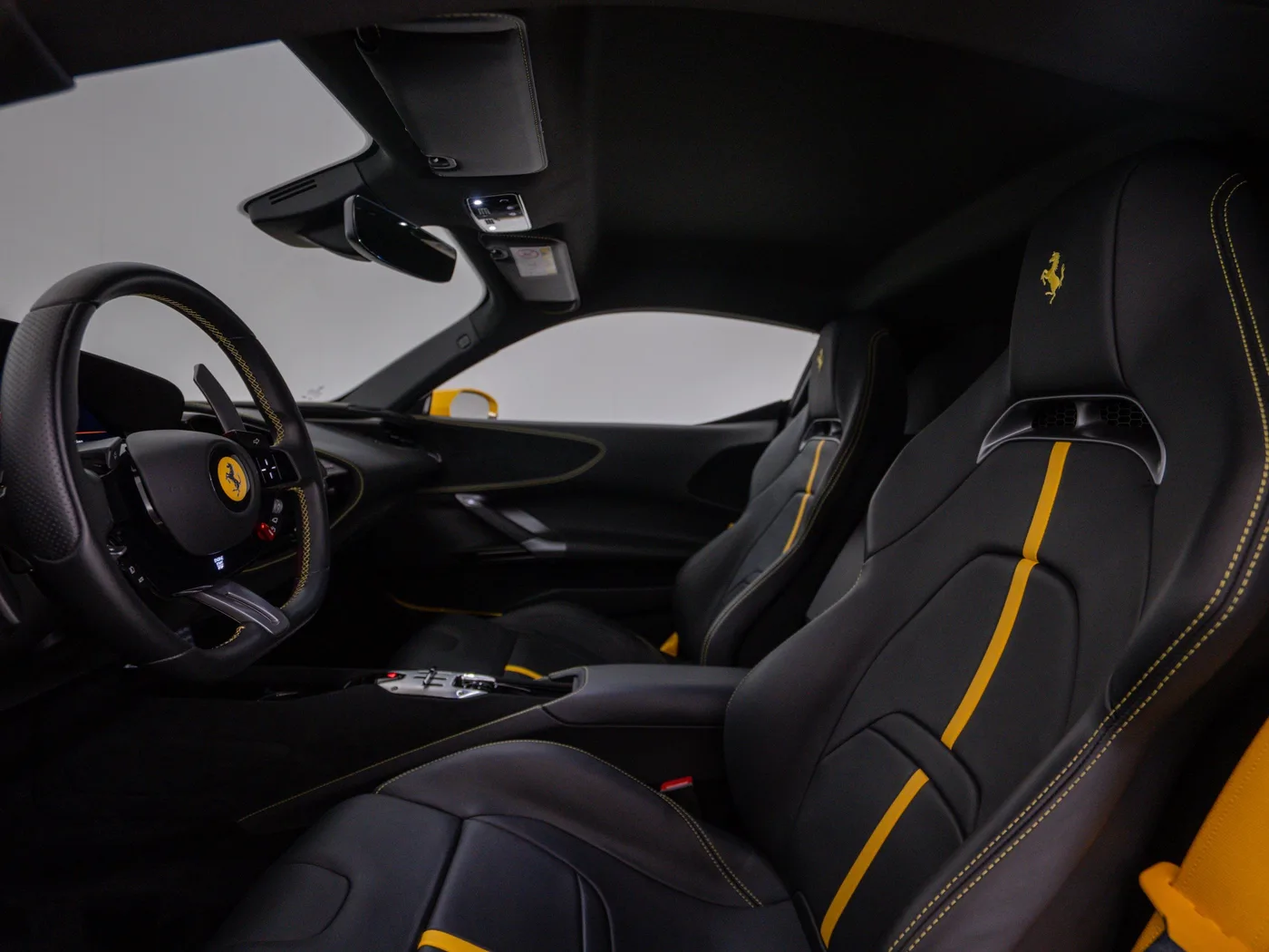 2022 Ferrari SF90 Stradale proposée par un concessionnaire spécialisé à Singen, Allemagne, photo 14 sur 15