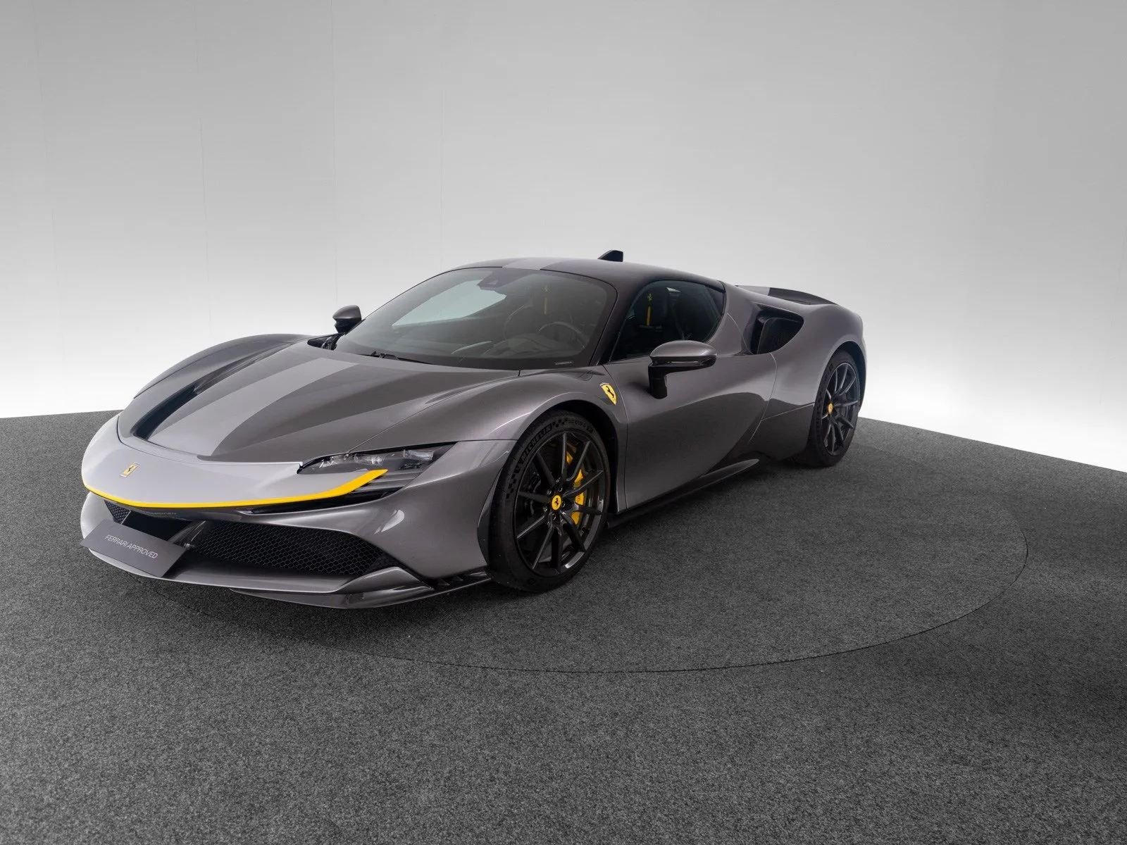 2022 Ferrari SF90 Stradale proposta da un concessionario specializzato a Singen, Germania, foto principale