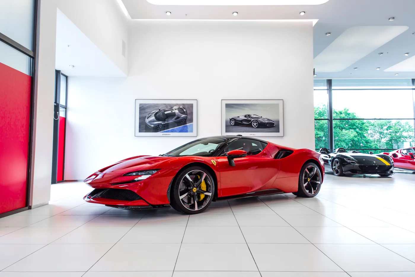2022 Ferrari SF90 Stradale angeboten von einem Fachhändler in Hengelo, Niederlande, Foto 2 von 15