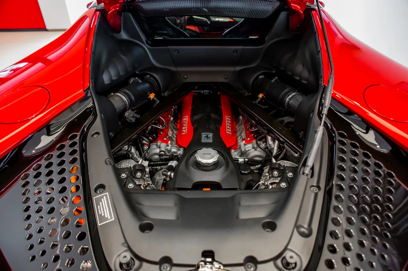 2022 Ferrari SF90 Stradale angeboten von einem Fachhändler in Hengelo, Niederlande, Foto 15 von 15