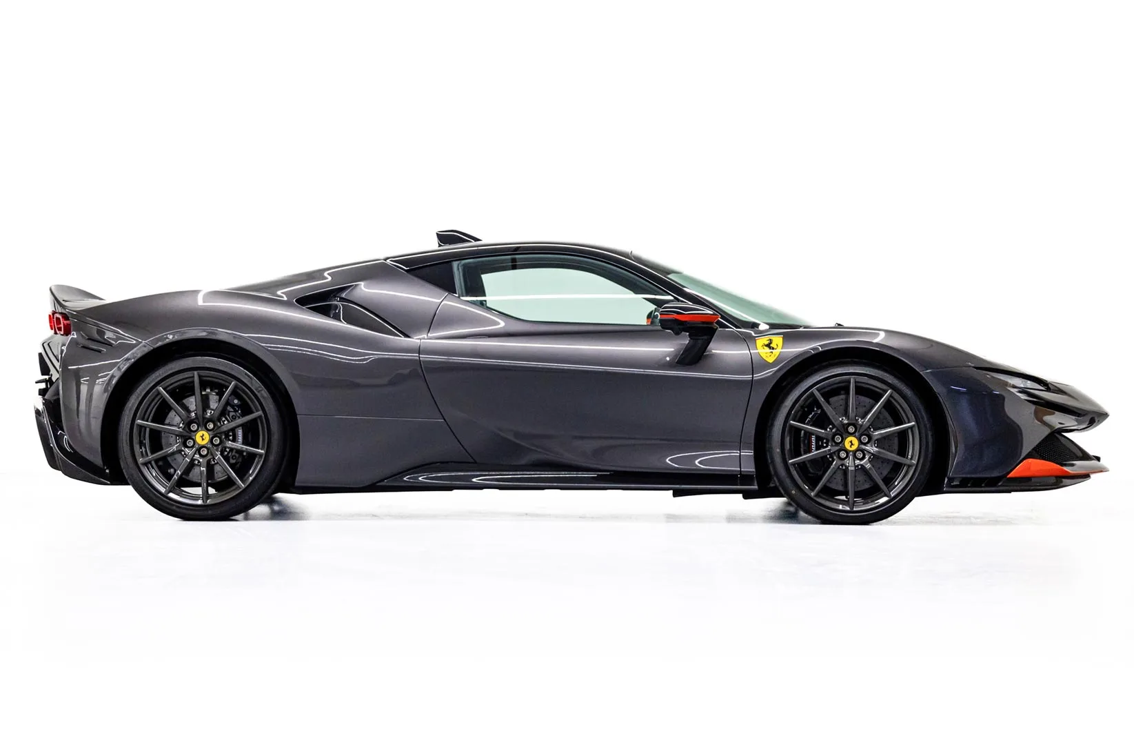 2022 Ferrari SF90 Stradale Tailor Made, 3/30